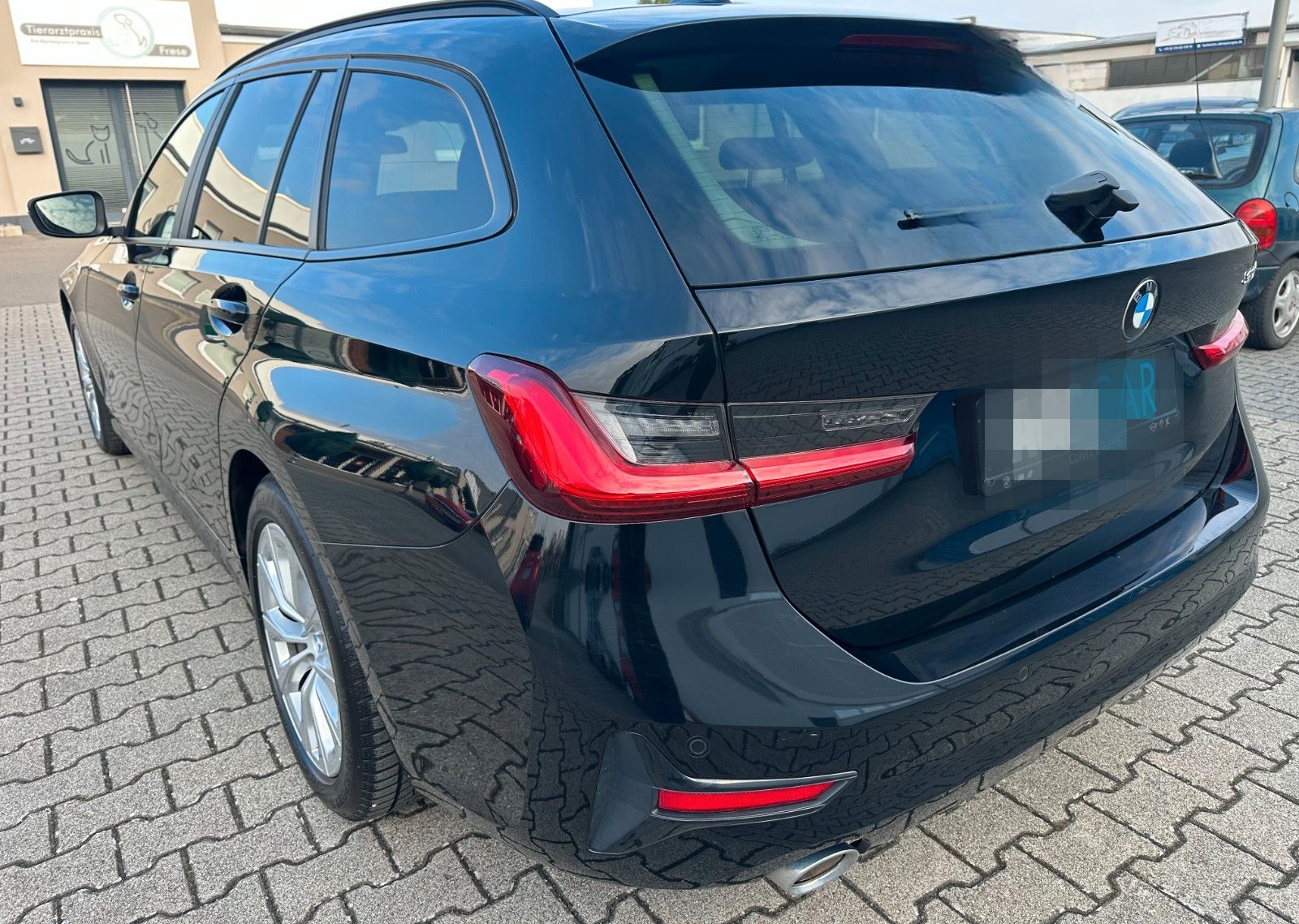 BMW 320 d Touring-Laser-Head Up-KAMERA-CarPlay-AHK foto 7