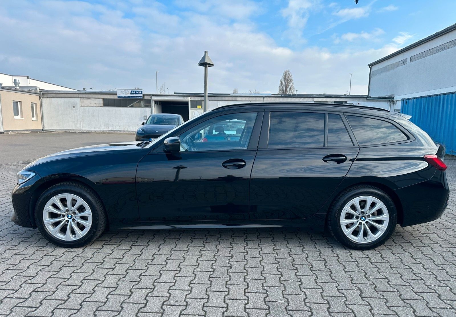BMW 320 d Touring-Laser-Head Up-KAMERA-CarPlay-AHK foto 8