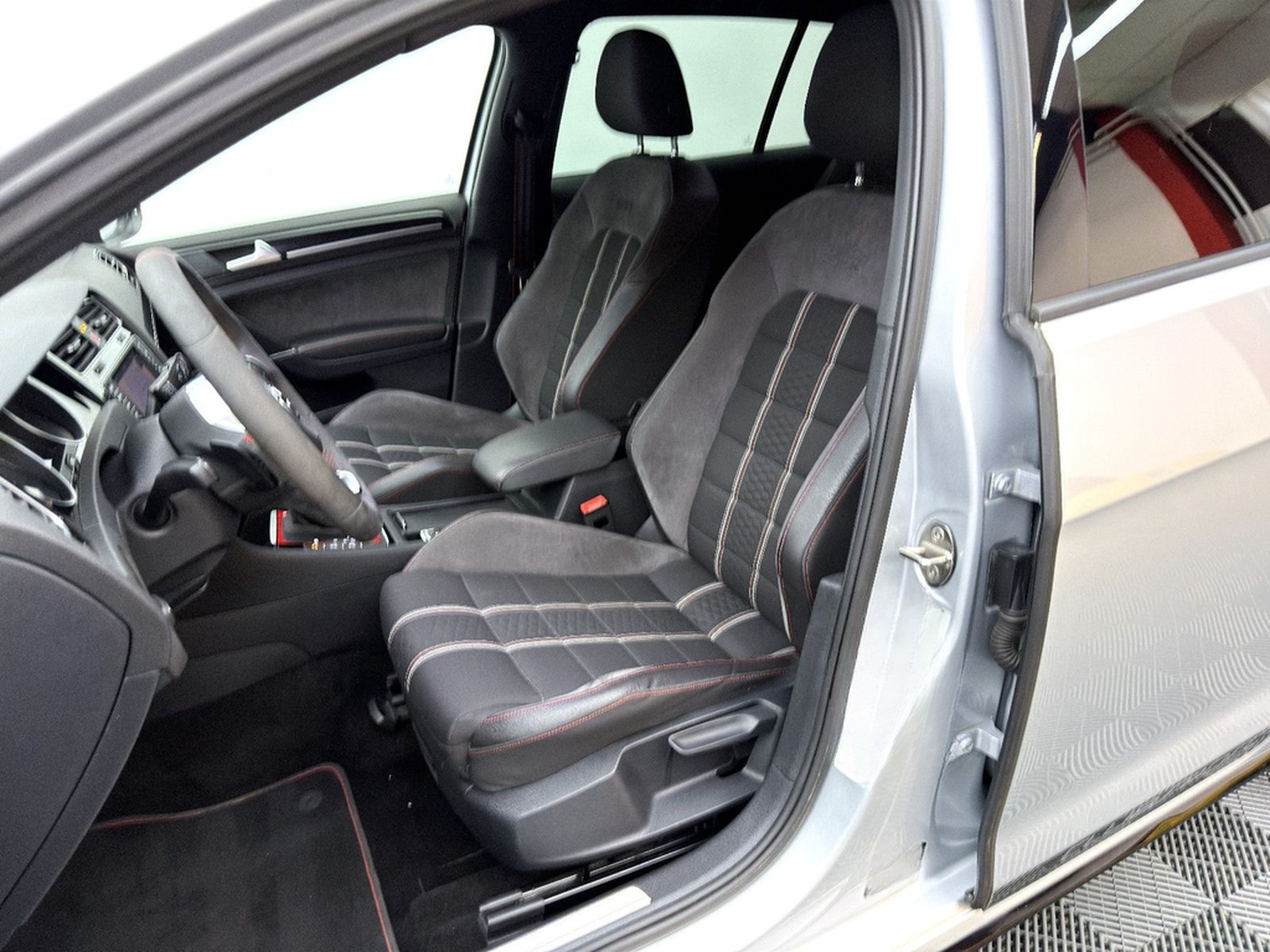Volkswagen Golf 7 Lim. GTI Clubsport *Bi-Xenon*RFK*SHZ* foto 4