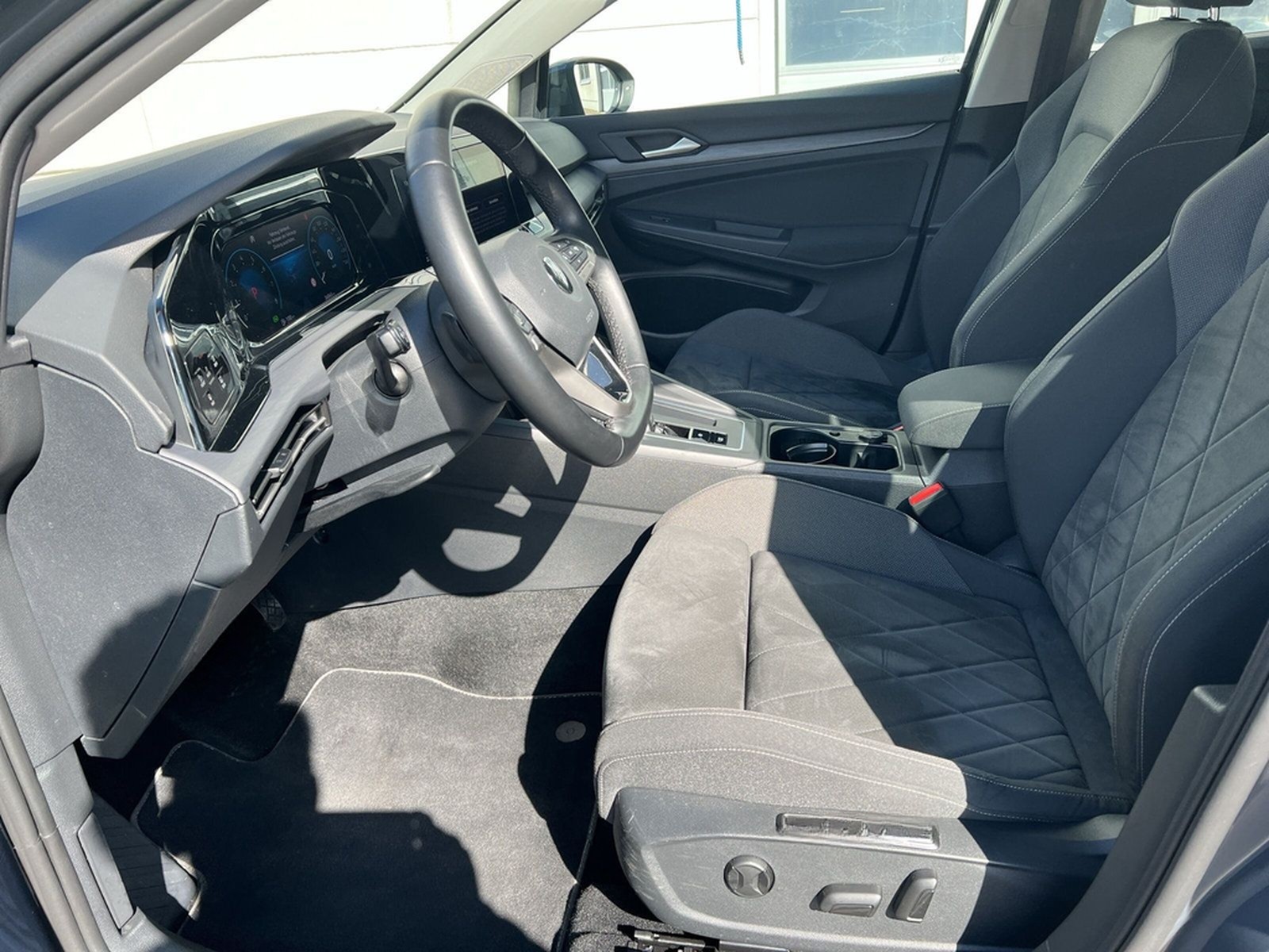 Volkswagen Golf VIII 2.0 TSI DSG Style LED+ KAMERA AHK 18`` foto 9