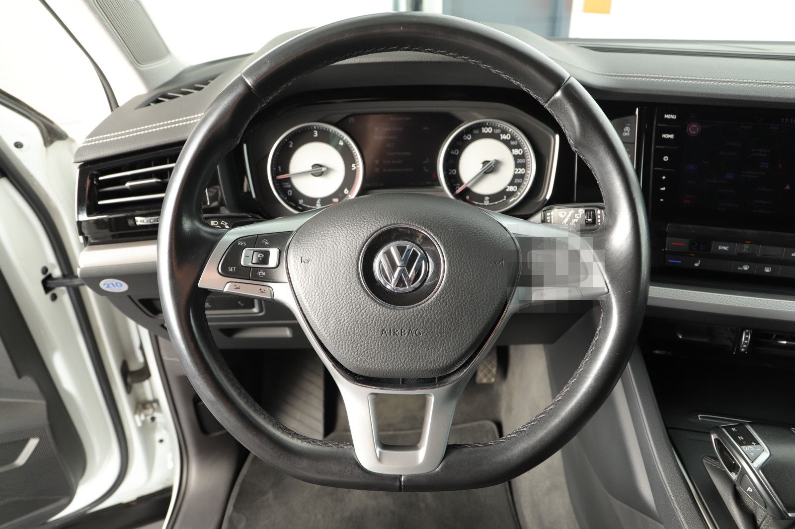 Volkswagen Touareg 3.0 V6 210KW AHK PANORAMA JOKER 3 foto 15