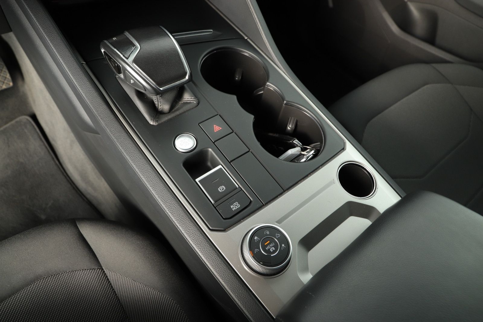 Volkswagen Touareg 3.0 V6 210KW AHK PANORAMA JOKER 3 foto 16