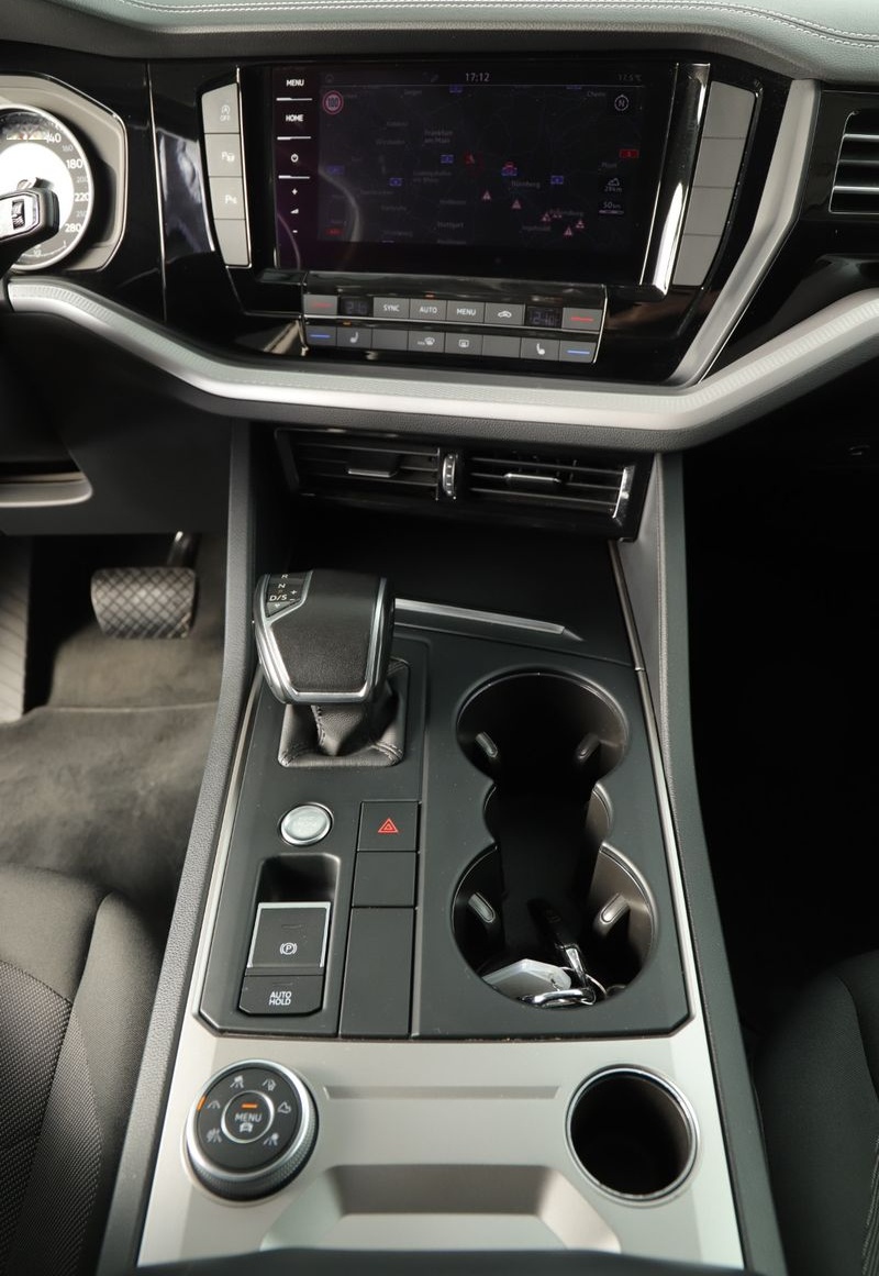 Volkswagen Touareg 3.0 V6 210KW AHK PANORAMA JOKER 3 foto 17