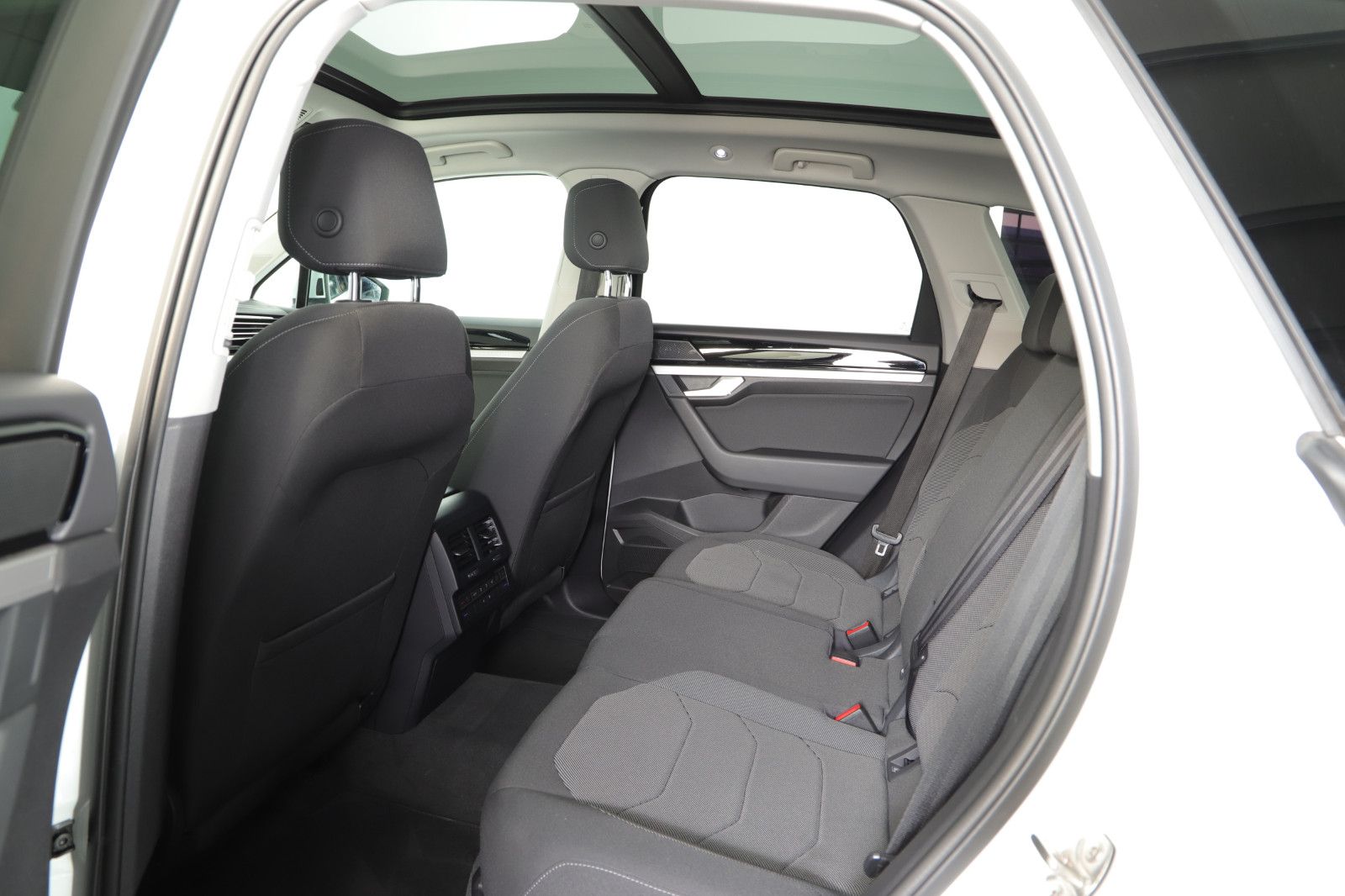 Volkswagen Touareg 3.0 V6 210KW AHK PANORAMA JOKER 3 foto 19