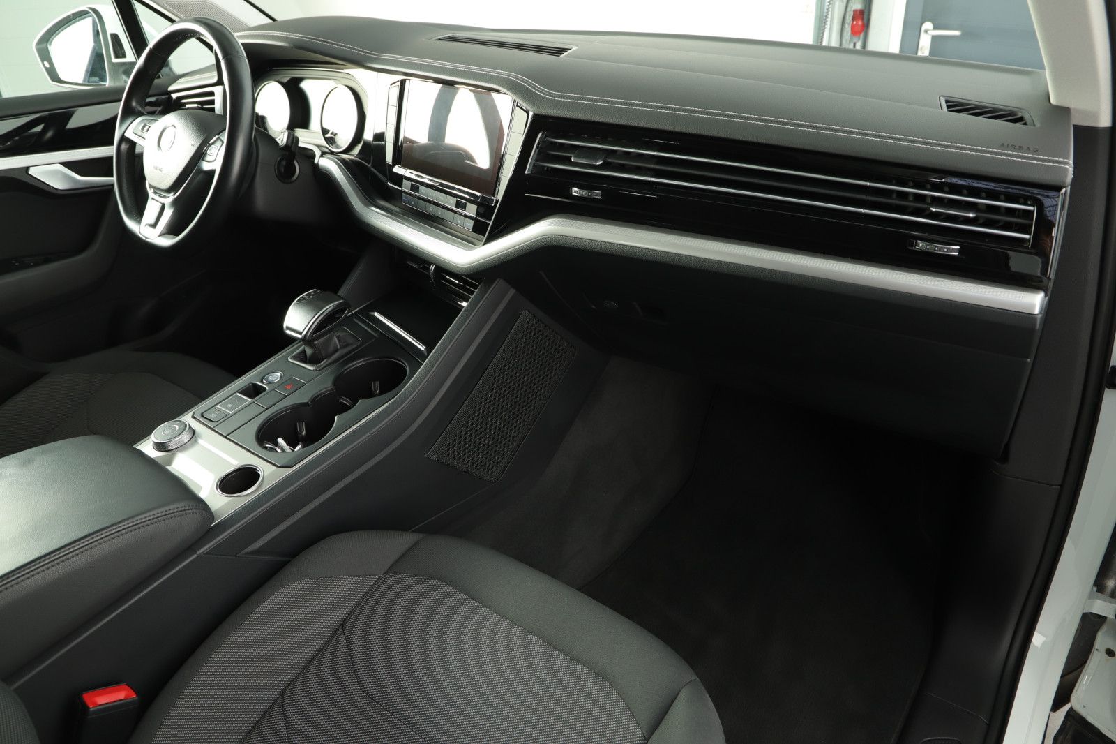 Volkswagen Touareg 3.0 V6 210KW AHK PANORAMA JOKER 3 foto 22