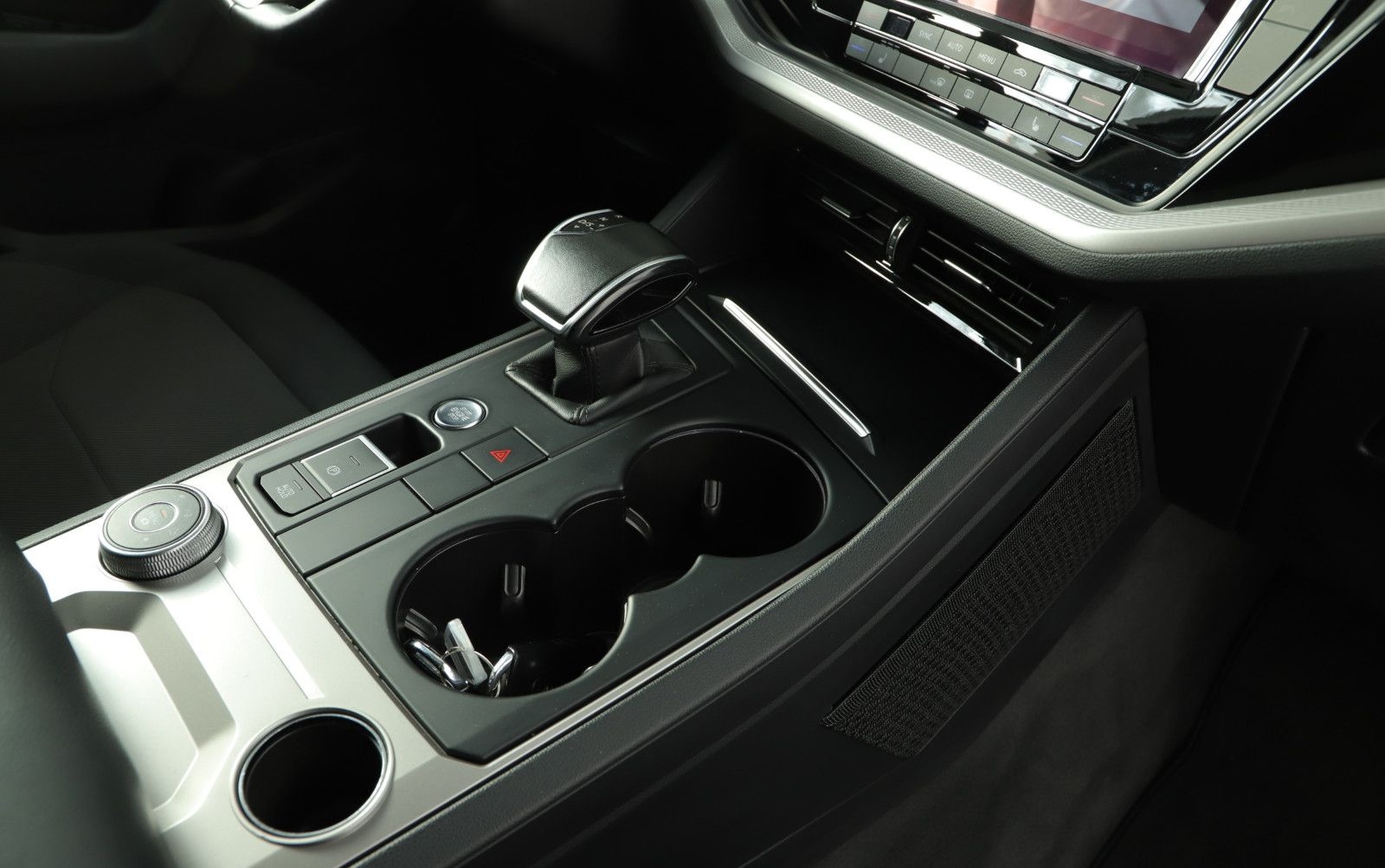 Volkswagen Touareg 3.0 V6 210KW AHK PANORAMA JOKER 3 foto 23