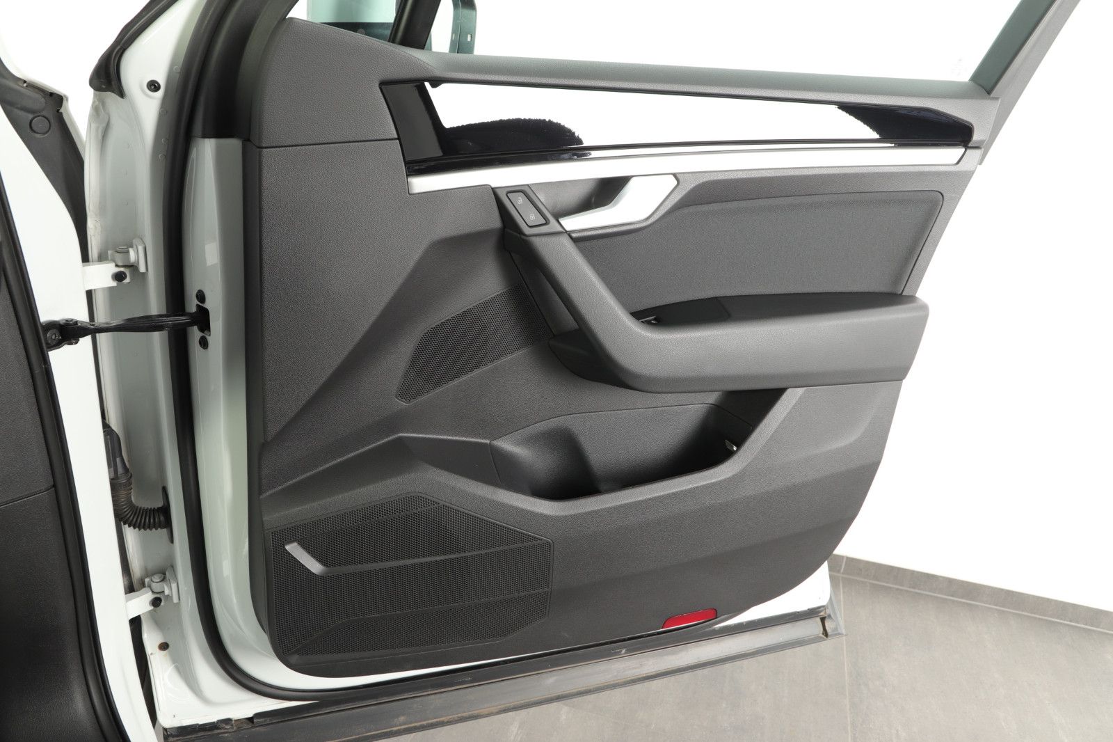 Volkswagen Touareg 3.0 V6 210KW AHK PANORAMA JOKER 3 foto 25