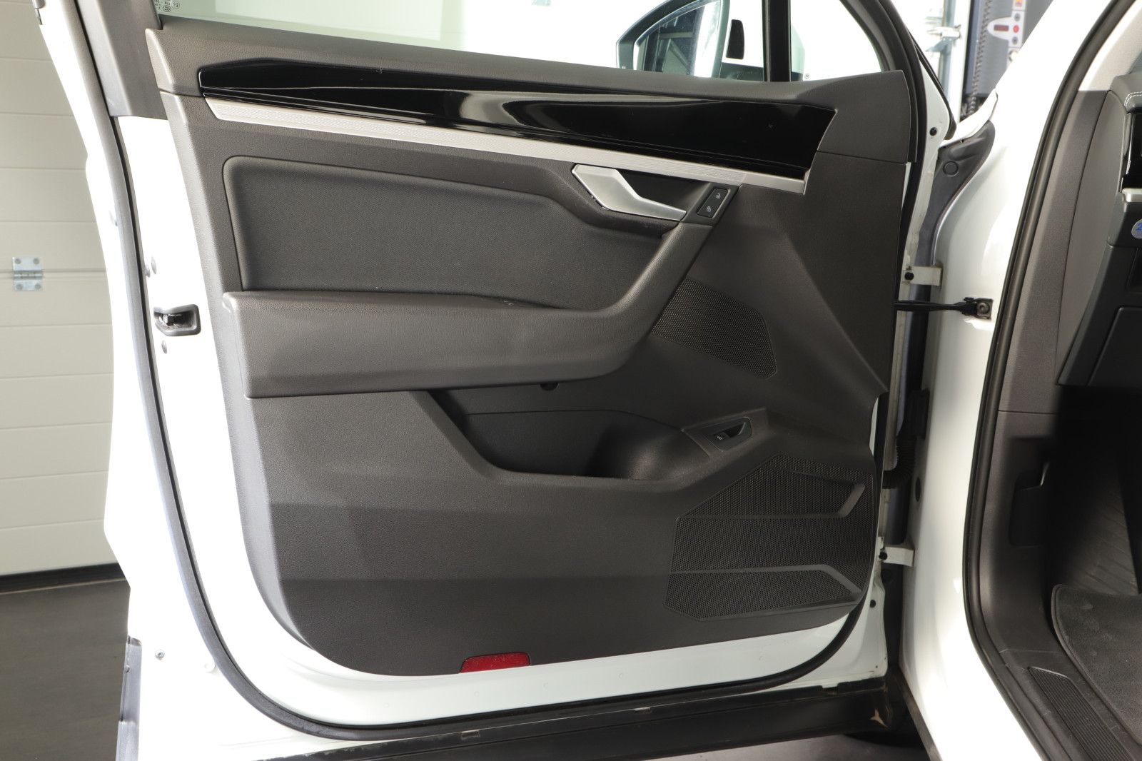 Volkswagen Touareg 3.0 V6 210KW AHK PANORAMA JOKER 3 foto 8