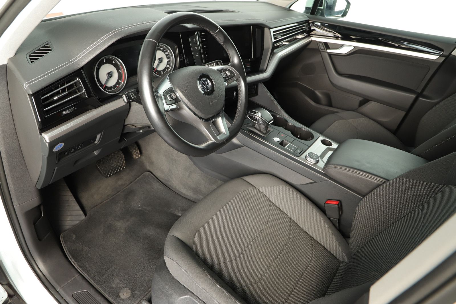 Volkswagen Touareg 3.0 V6 210KW AHK PANORAMA JOKER 3 foto 9