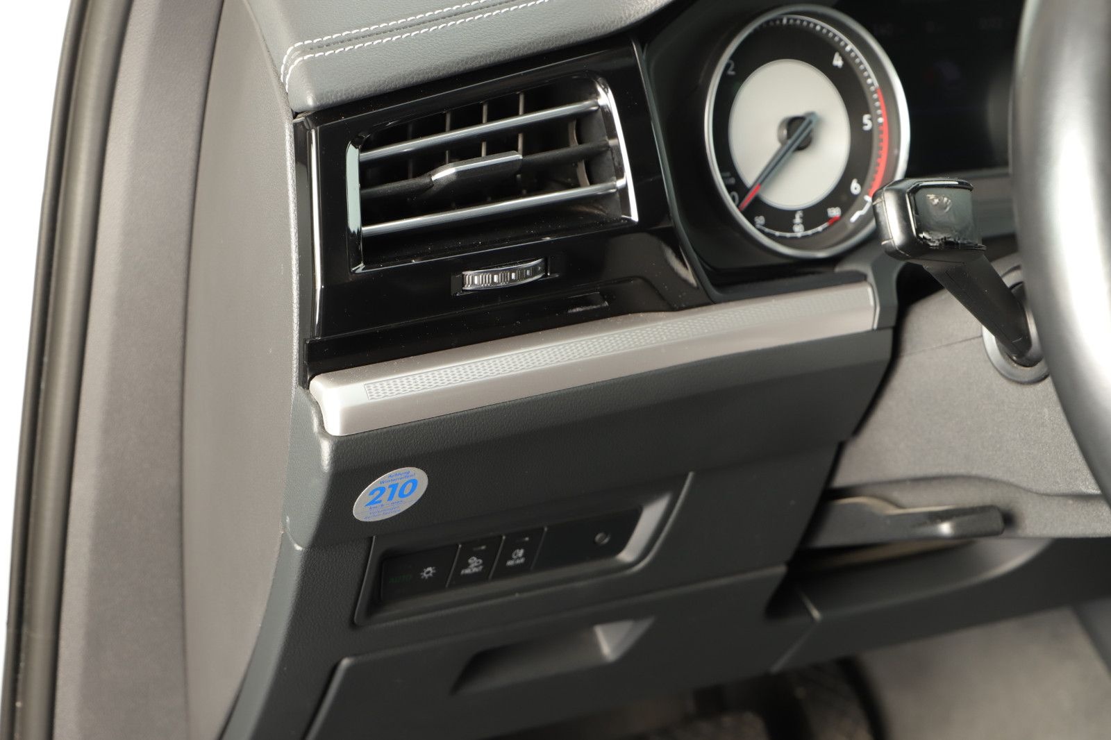 Volkswagen Touareg 3.0 V6 210KW AHK PANORAMA JOKER 3 foto 10