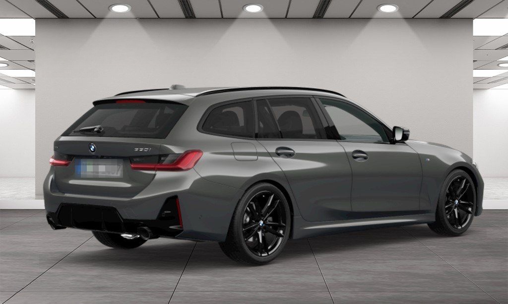 BMW 330i xDrive Touring foto 2