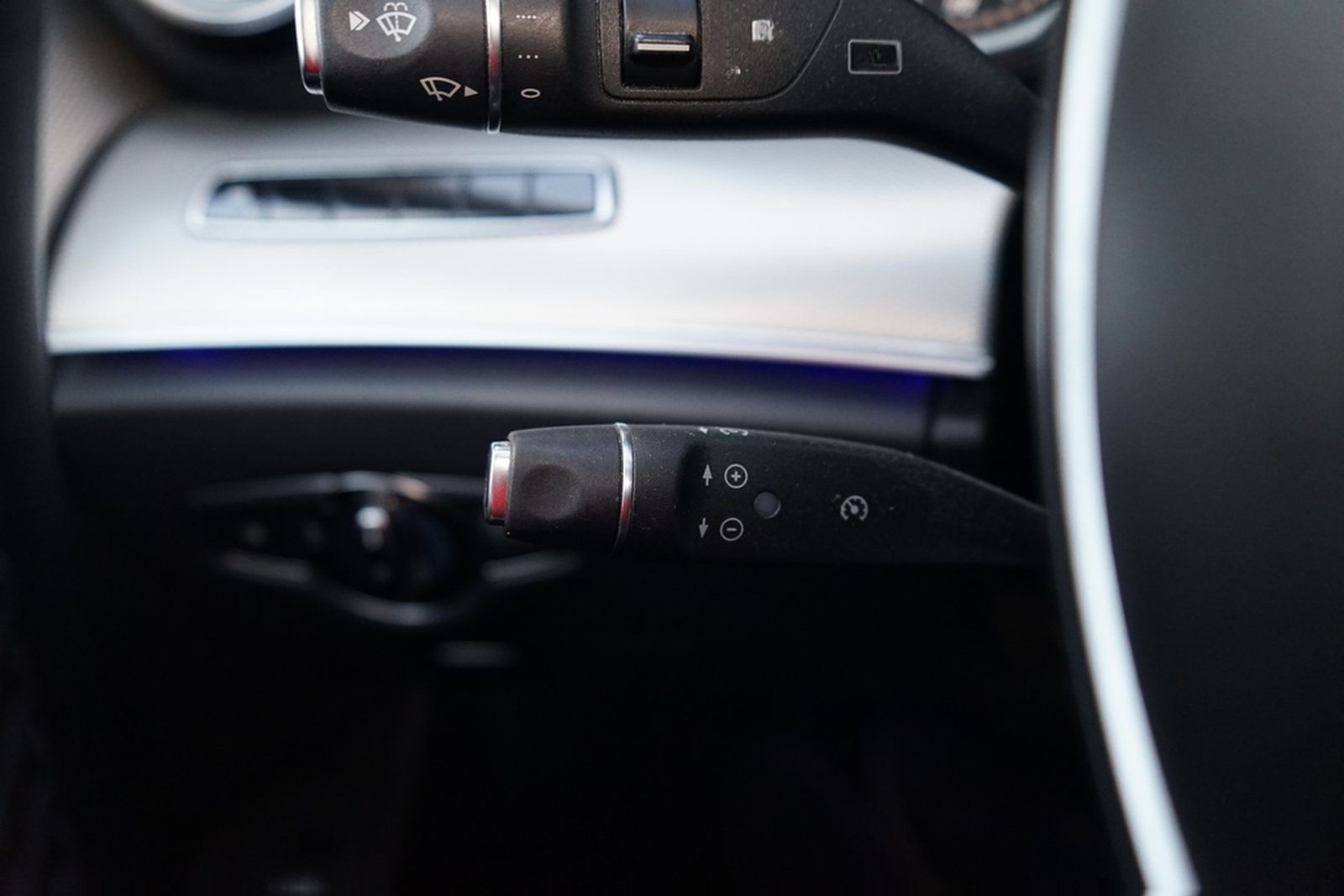 Mercedes-Benz E200 T-Modell Avantgarde LED Navi 360° Panorama foto 23
