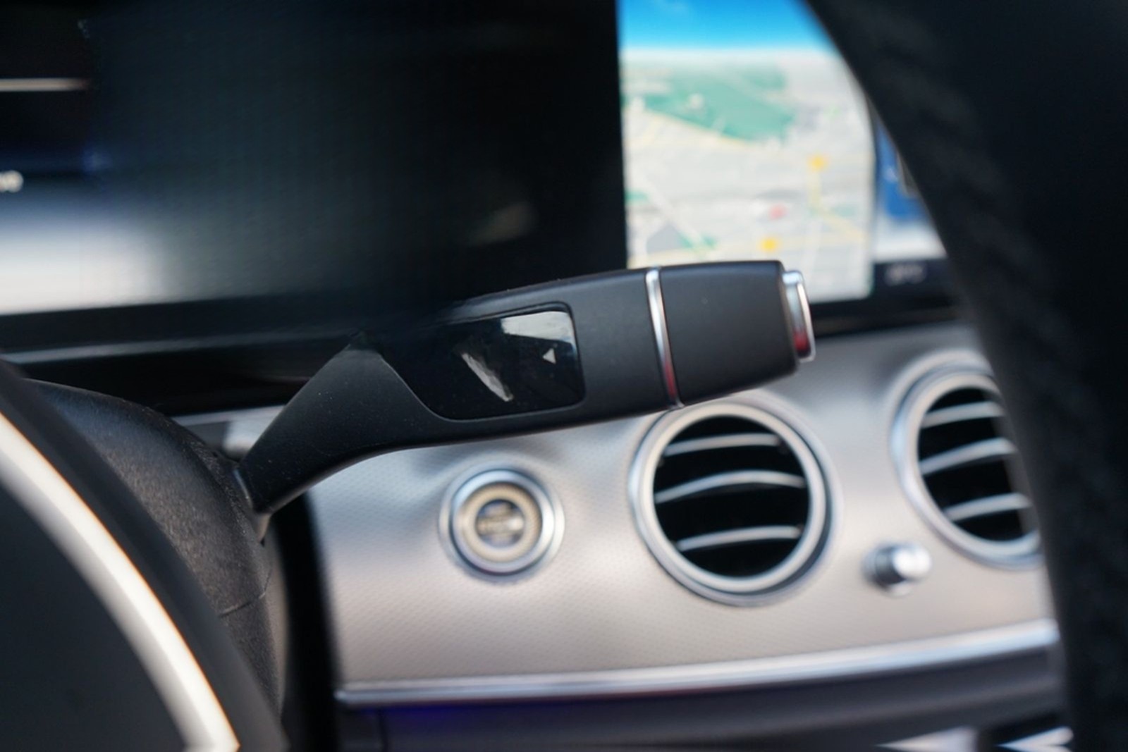 Mercedes-Benz E200 T-Modell Avantgarde LED Navi 360° Panorama foto 24