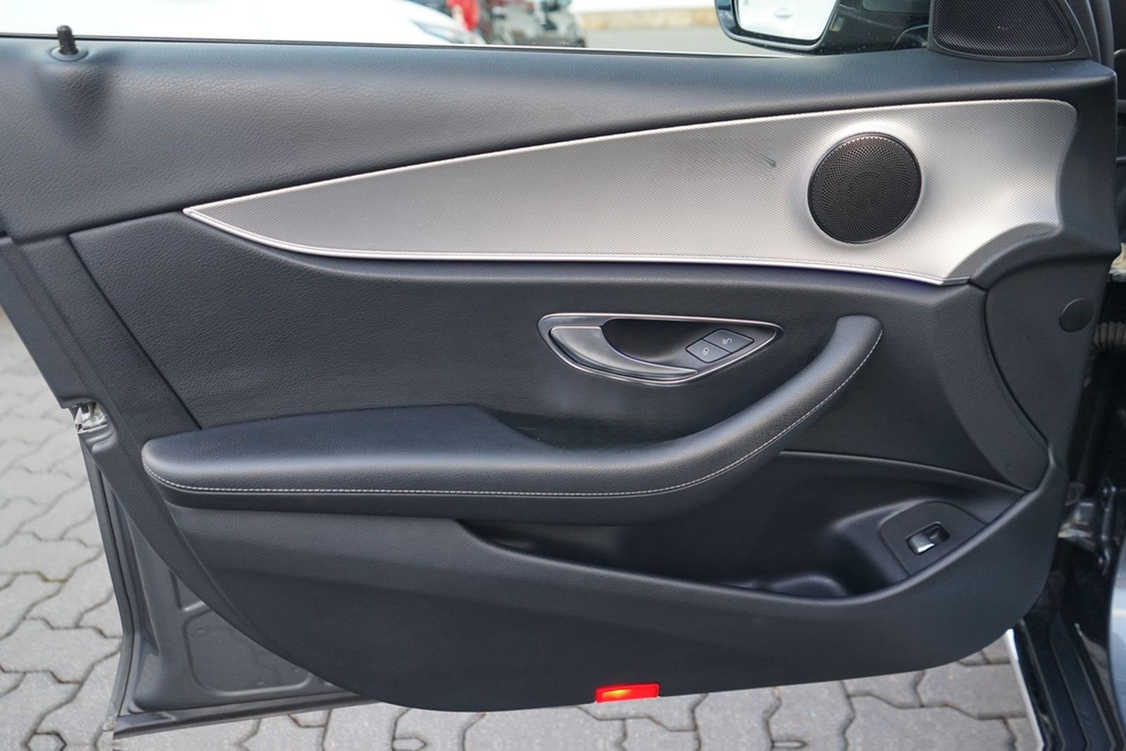 Mercedes-Benz E200 T-Modell Avantgarde LED Navi 360° Panorama foto 25