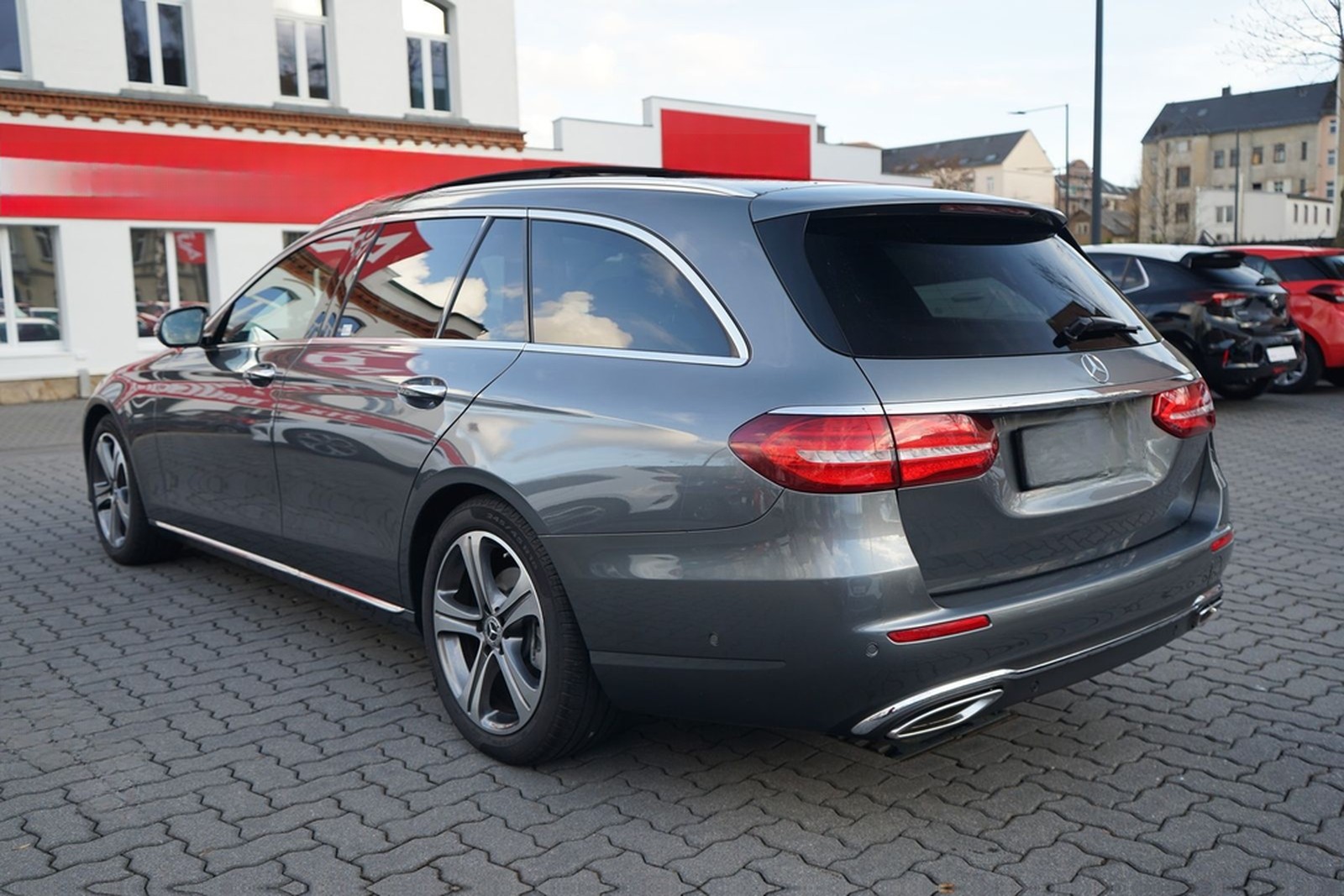 Mercedes-Benz E200 T-Modell Avantgarde LED Navi 360° Panorama foto 4