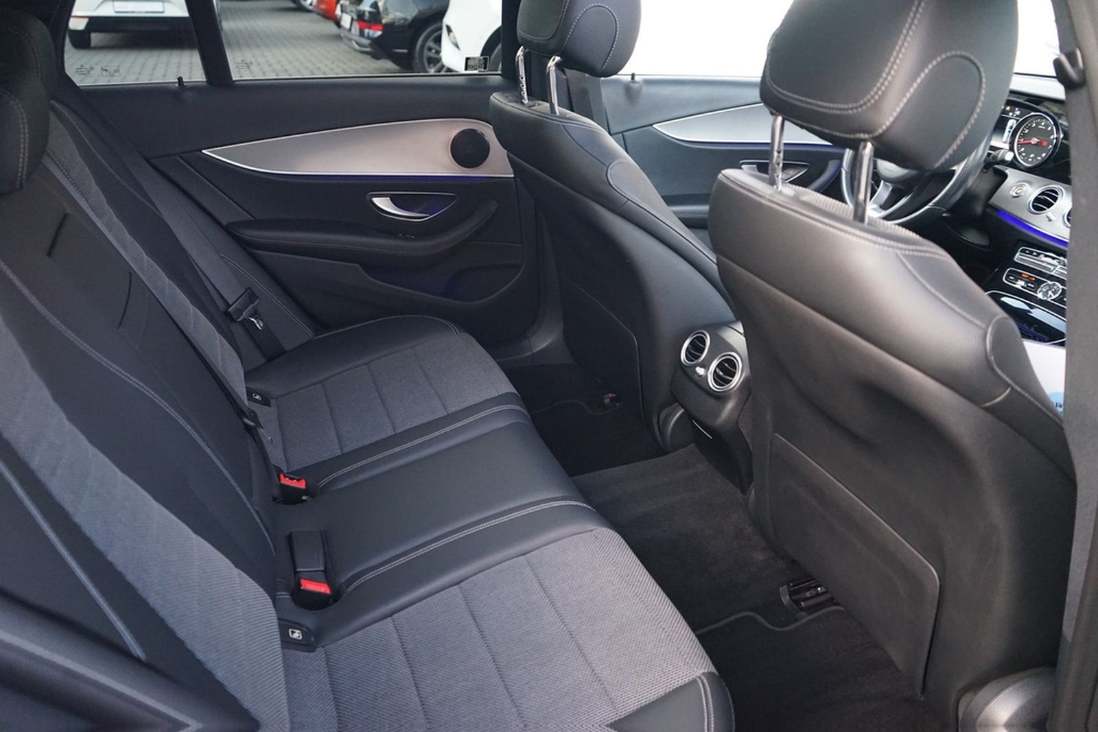 Mercedes-Benz E200 T-Modell Avantgarde LED Navi 360° Panorama foto 32