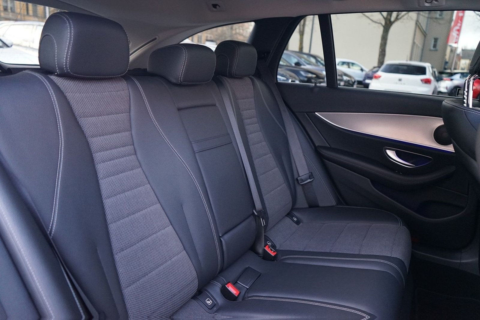 Mercedes-Benz E200 T-Modell Avantgarde LED Navi 360° Panorama foto 33