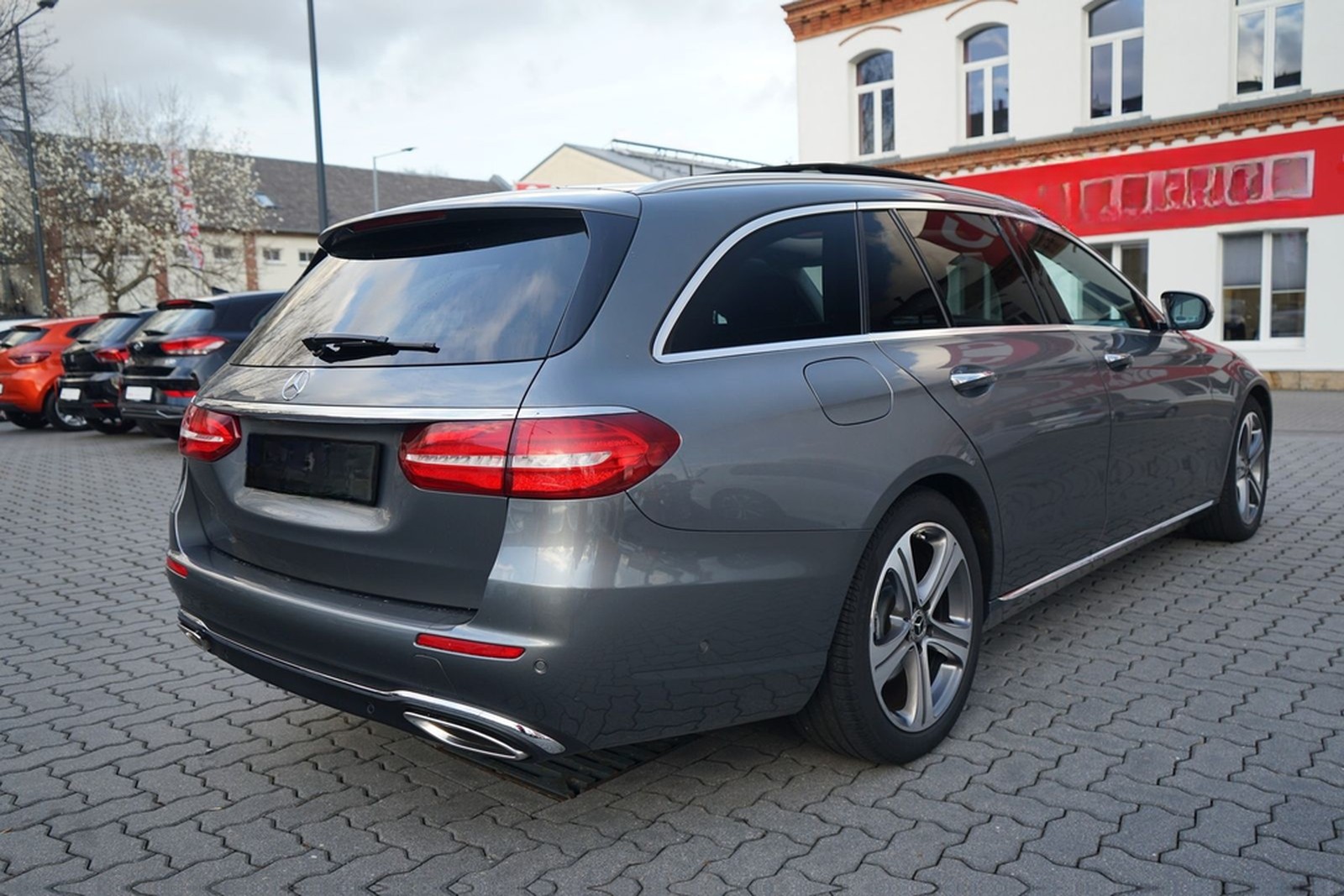 Mercedes-Benz E200 T-Modell Avantgarde LED Navi 360° Panorama foto 6