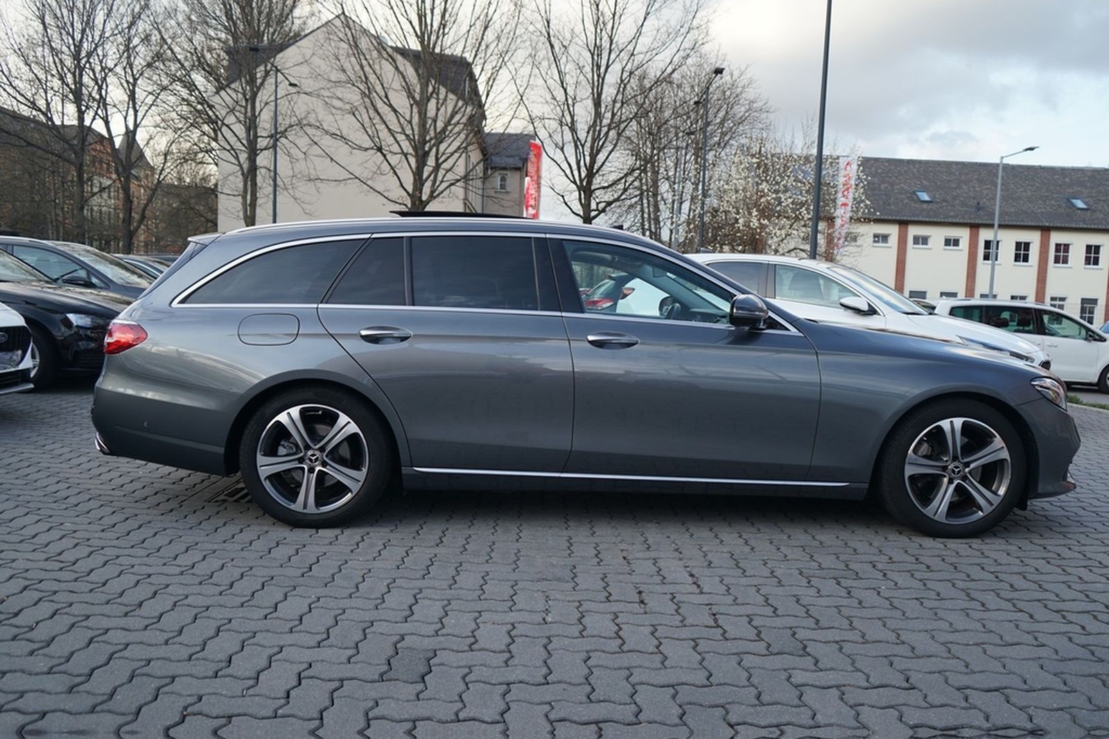 Mercedes-Benz E200 T-Modell Avantgarde LED Navi 360° Panorama foto 7