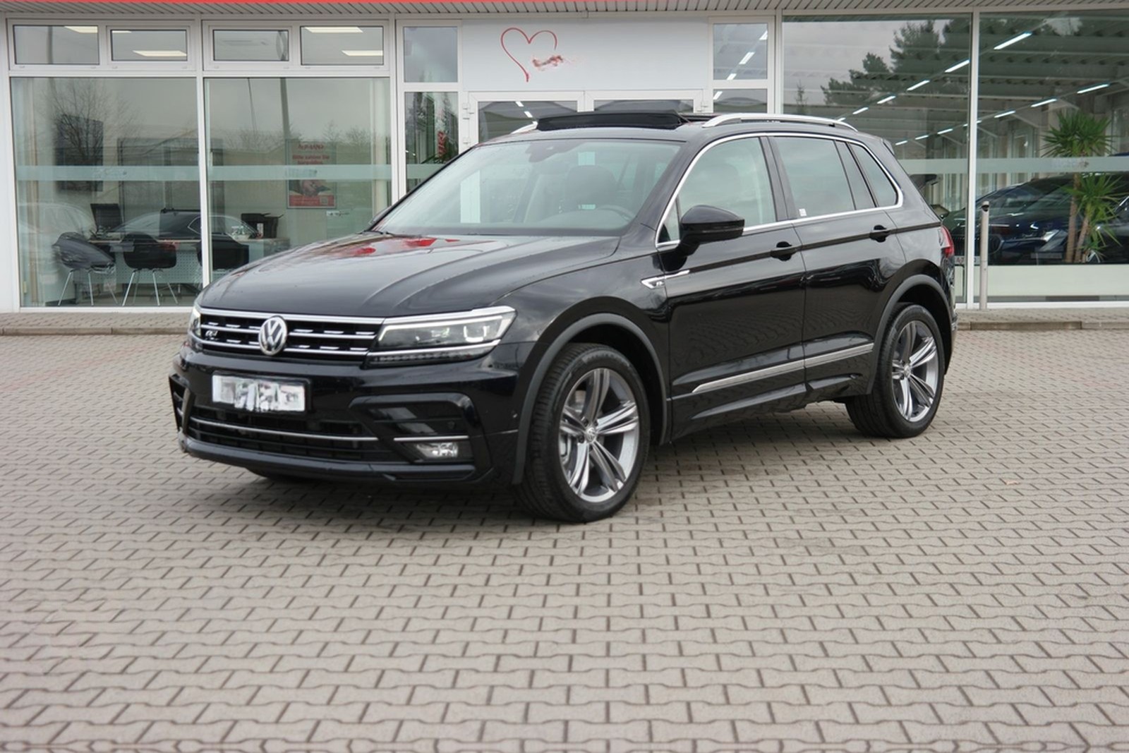 Volkswagen Tiguan 2.0 TSI Highline 4Motion R-Line LED ACC foto 2