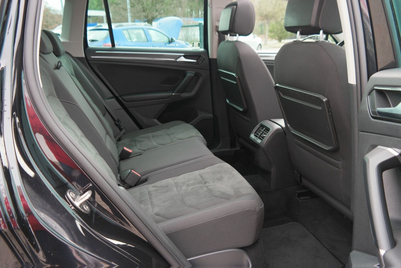 Volkswagen Tiguan 2.0 TSI Highline 4Motion R-Line LED ACC foto 14
