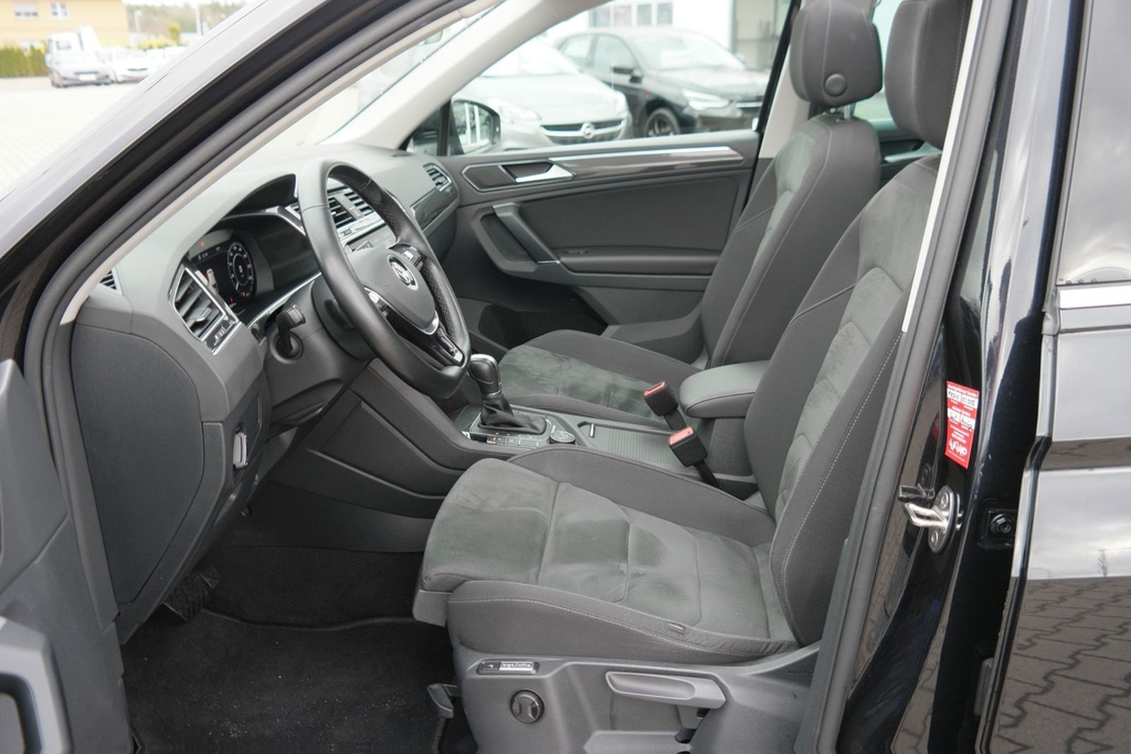 Volkswagen Tiguan 2.0 TSI Highline 4Motion R-Line LED ACC foto 32