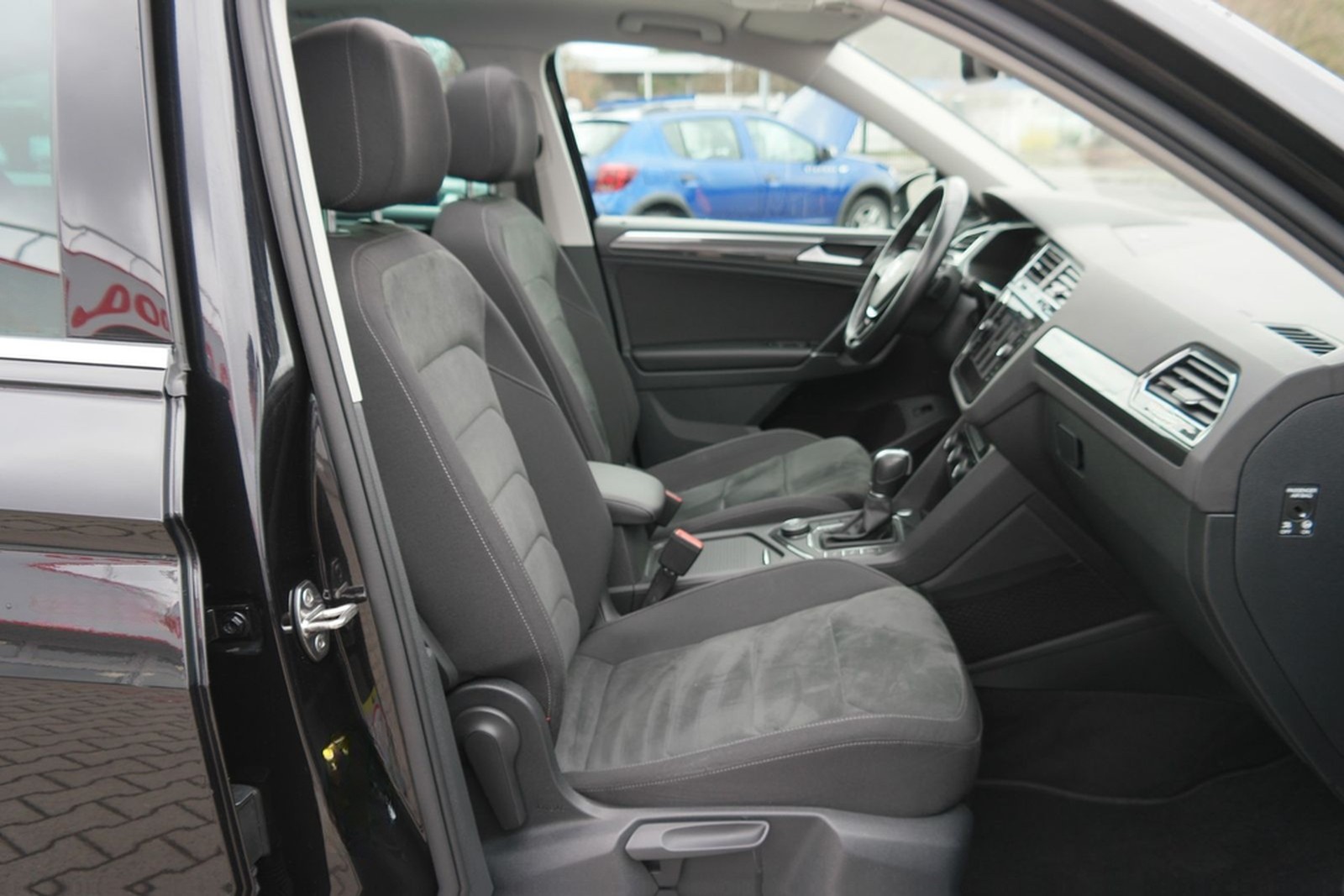 Volkswagen Tiguan 2.0 TSI Highline 4Motion R-Line LED ACC foto 33