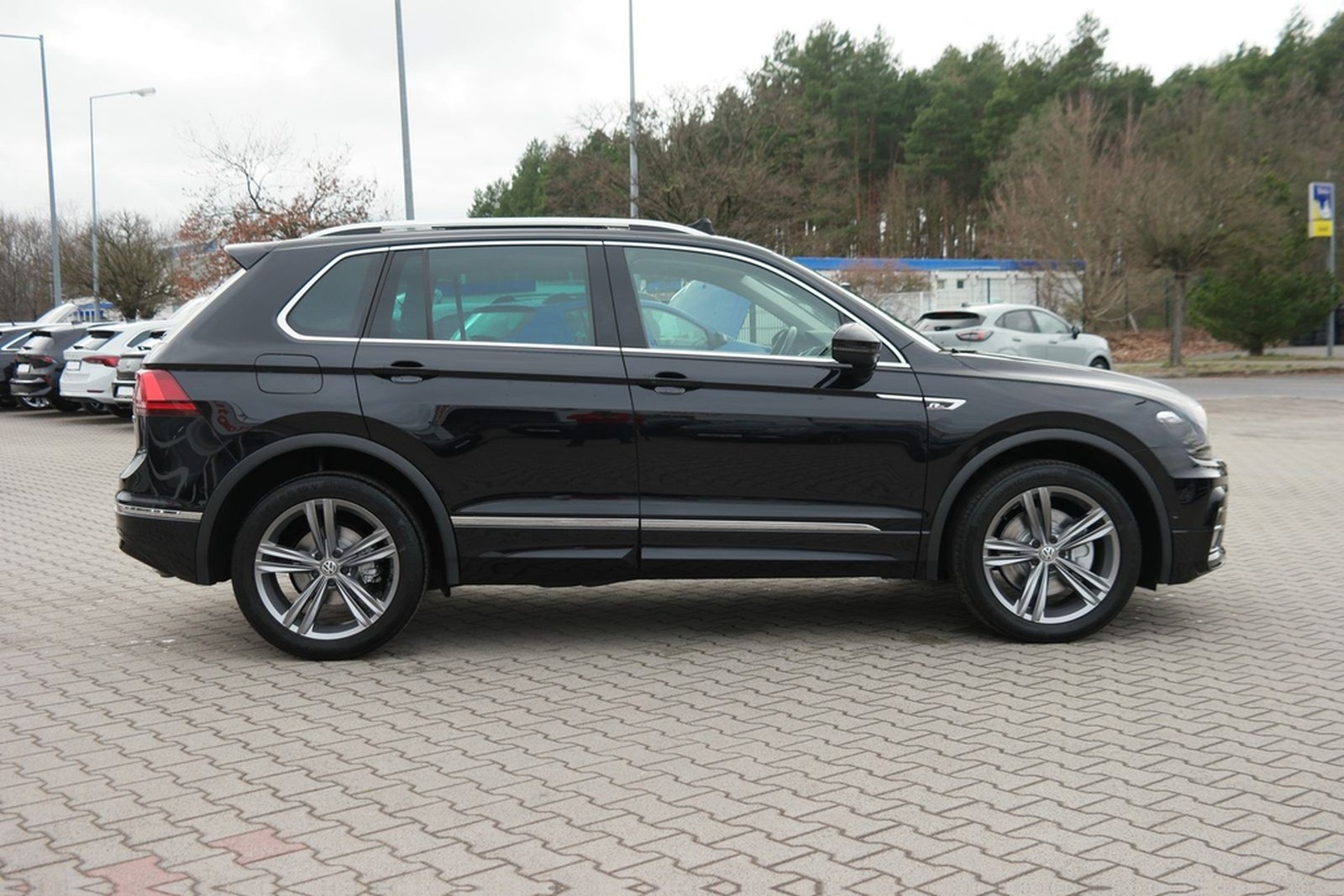 Volkswagen Tiguan 2.0 TSI Highline 4Motion R-Line LED ACC foto 5