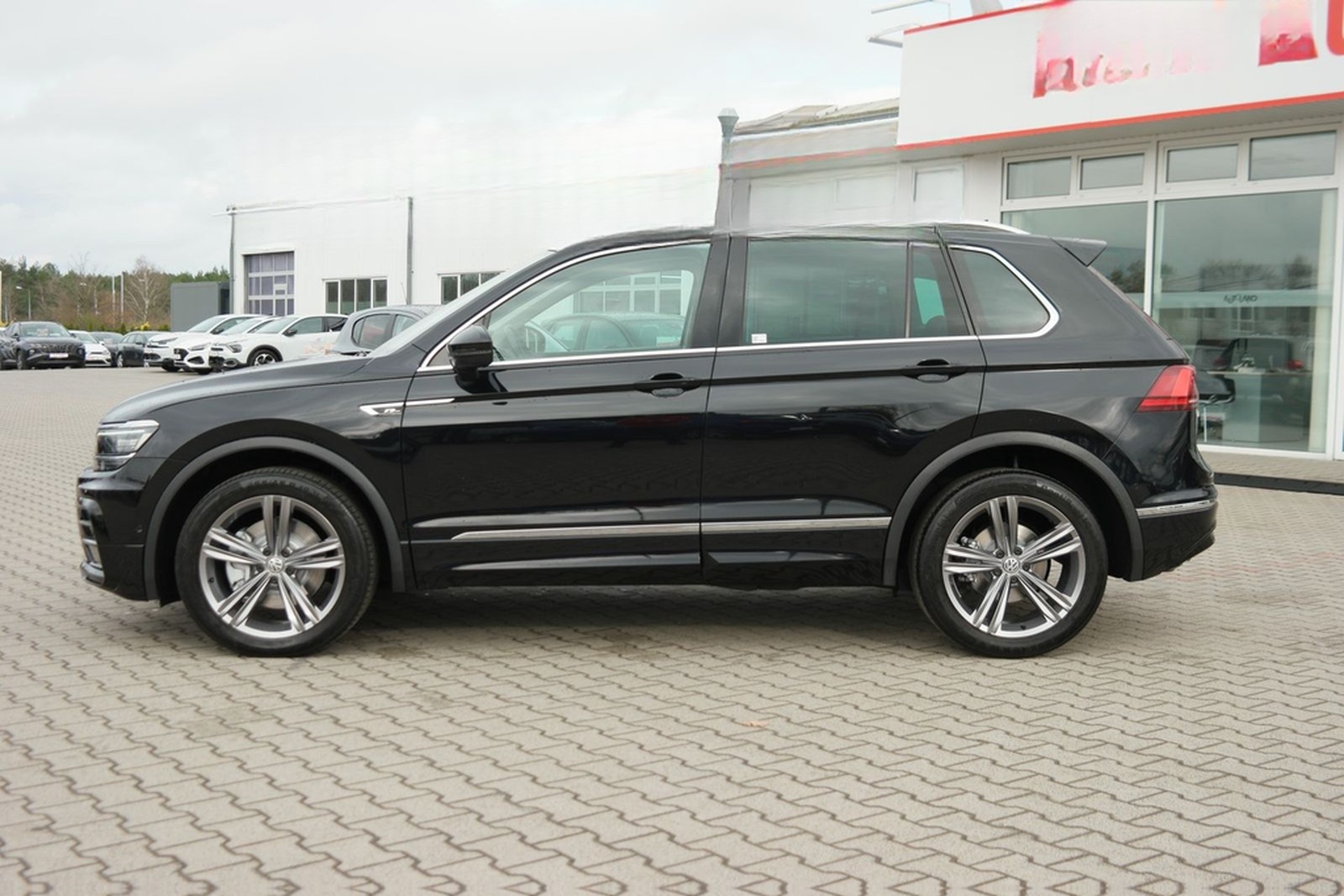Volkswagen Tiguan 2.0 TSI Highline 4Motion R-Line LED ACC foto 9