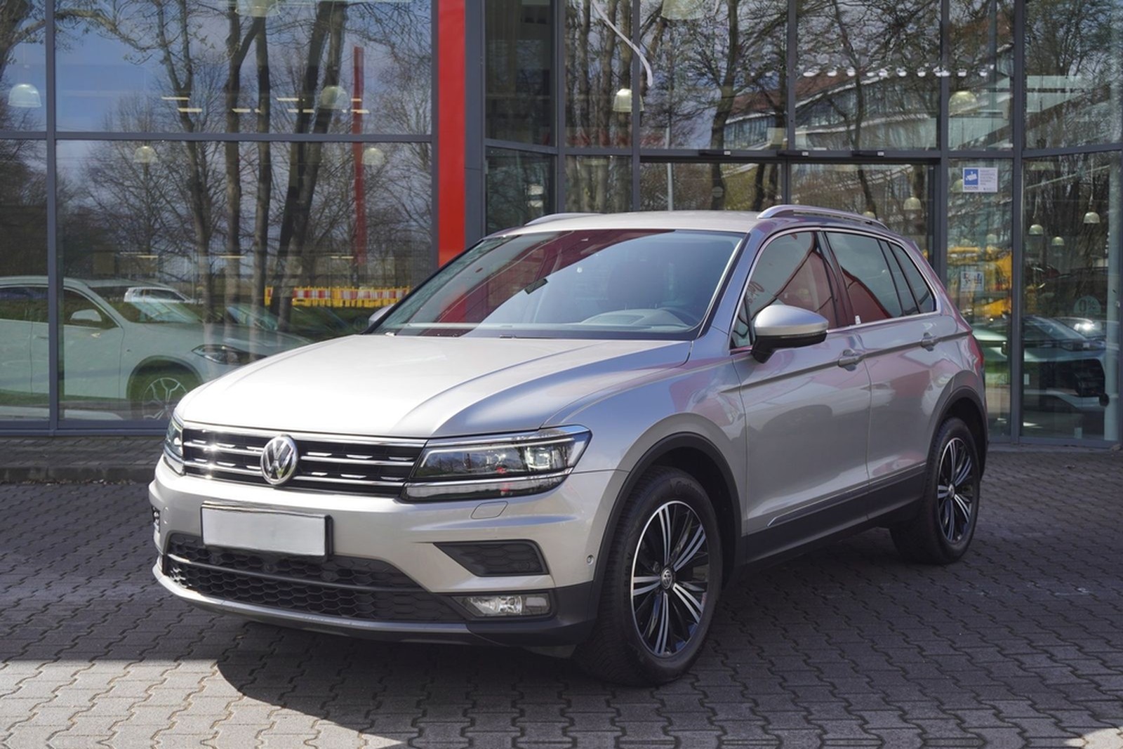 Volkswagen Tiguan 1.5 TSI Active DSG LED Navi ACC 360° foto 2