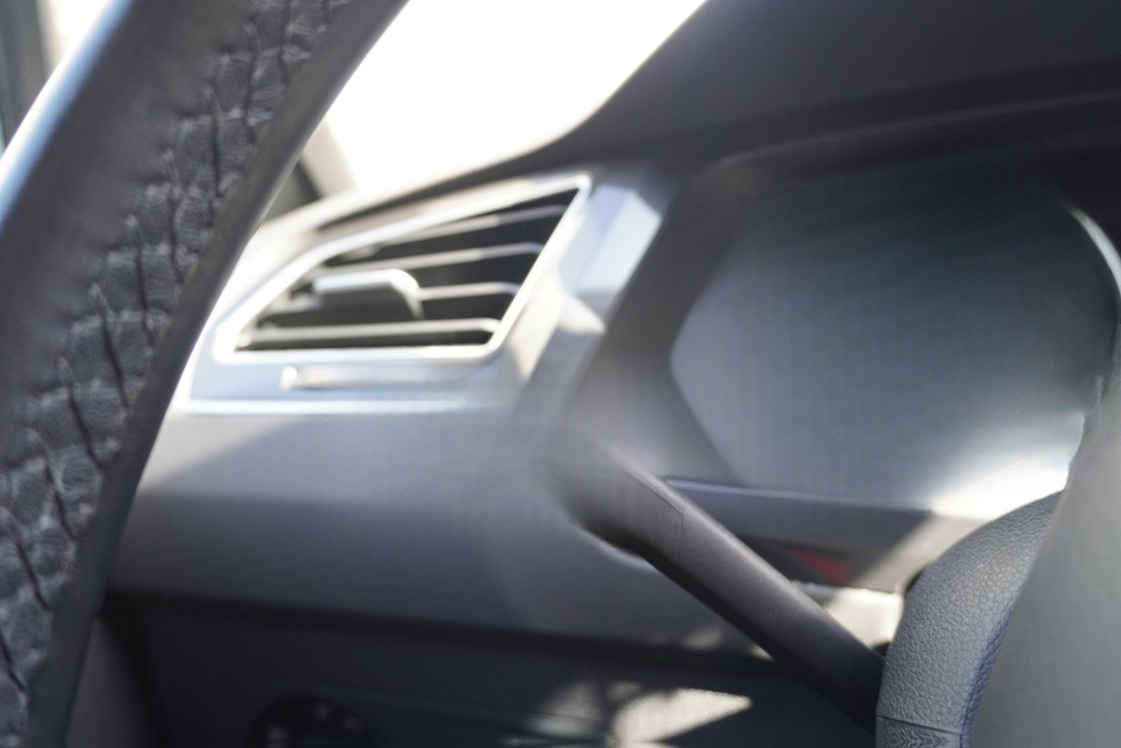 Volkswagen Tiguan 1.5 TSI Active DSG LED Navi ACC 360° foto 28