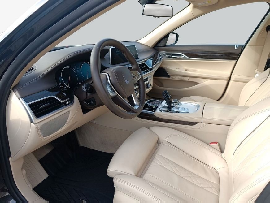 BMW 750i xDrive foto 11