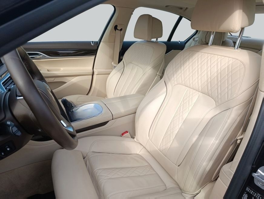 BMW 750i xDrive foto 12