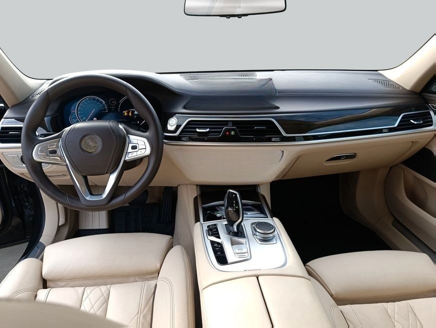 BMW 750i xDrive foto 15
