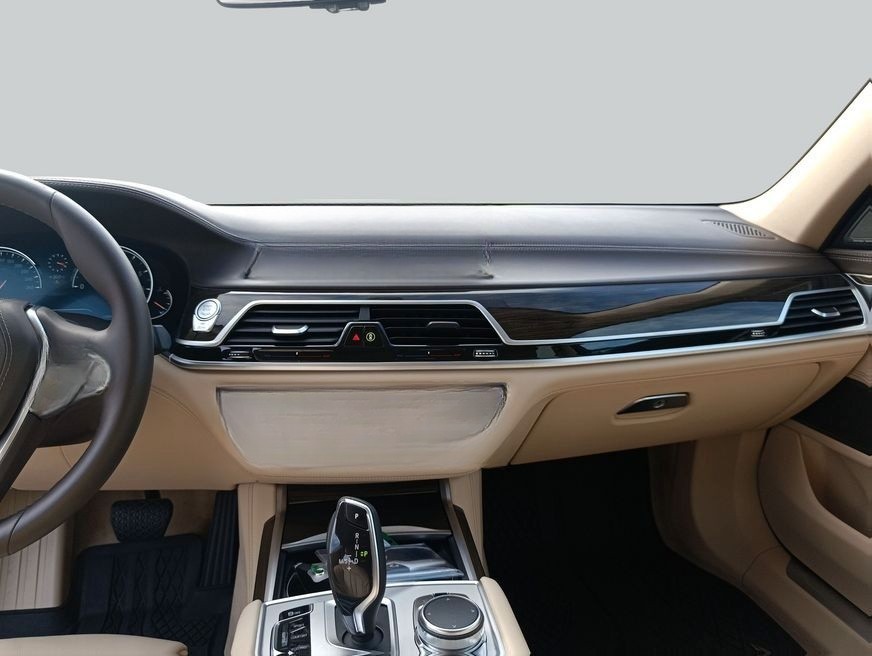 BMW 750i xDrive foto 16