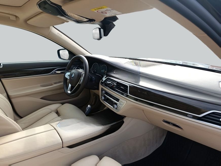 BMW 750i xDrive foto 17