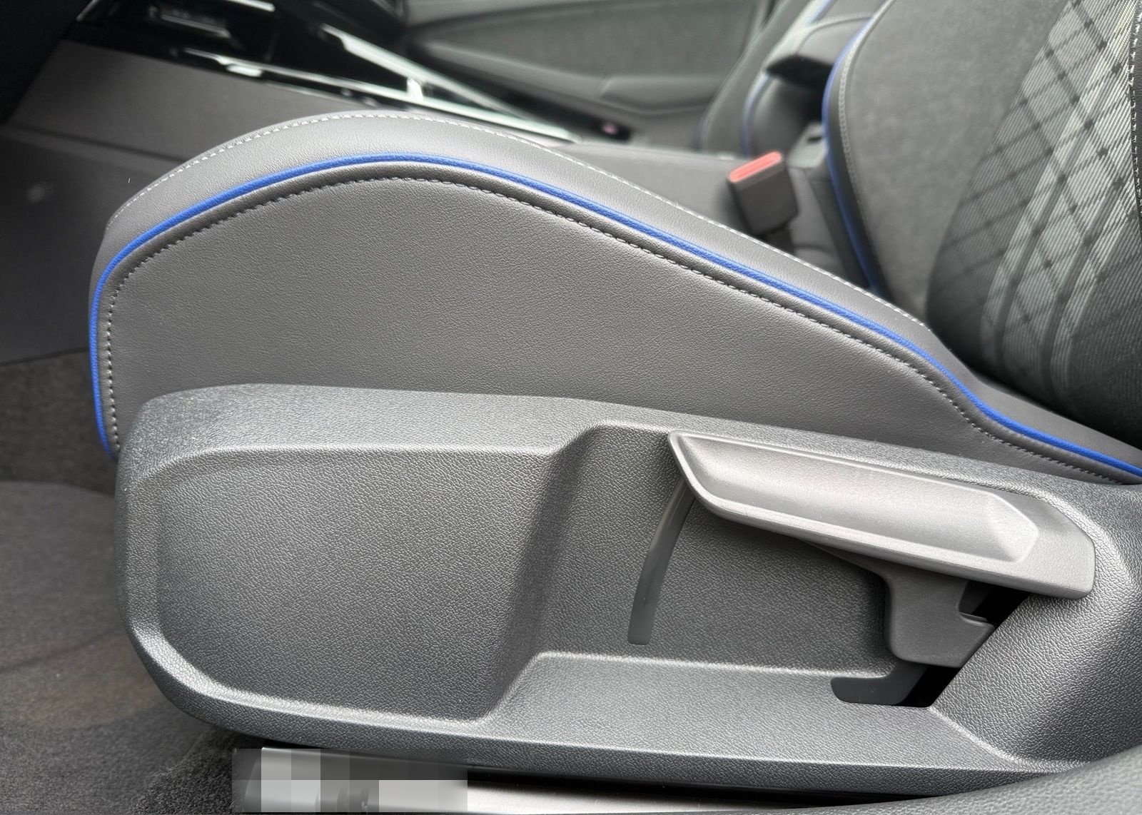 Volkswagen Golf 1.5 l eTSI DSG R-Line LED Kamera PDC LM foto 8