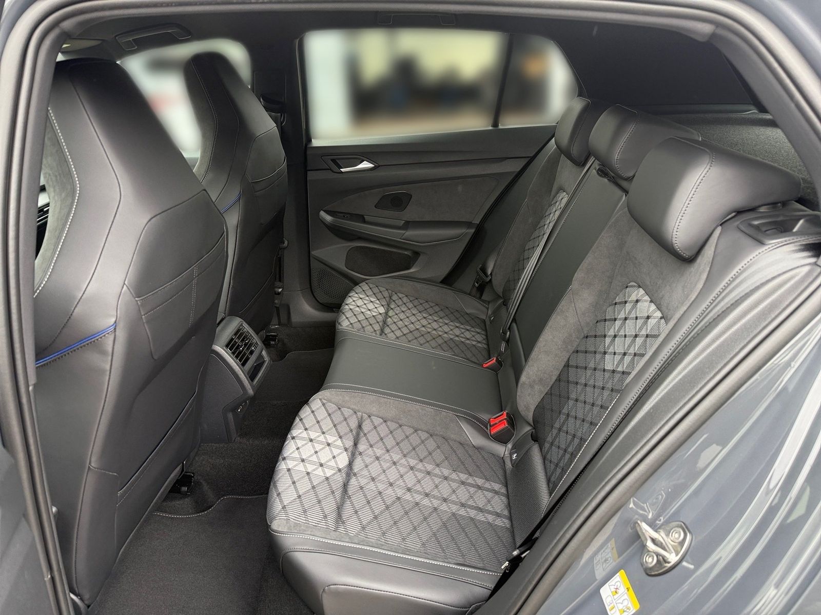 Volkswagen Golf 1.5 l eTSI DSG R-Line LED Kamera PDC LM foto 9