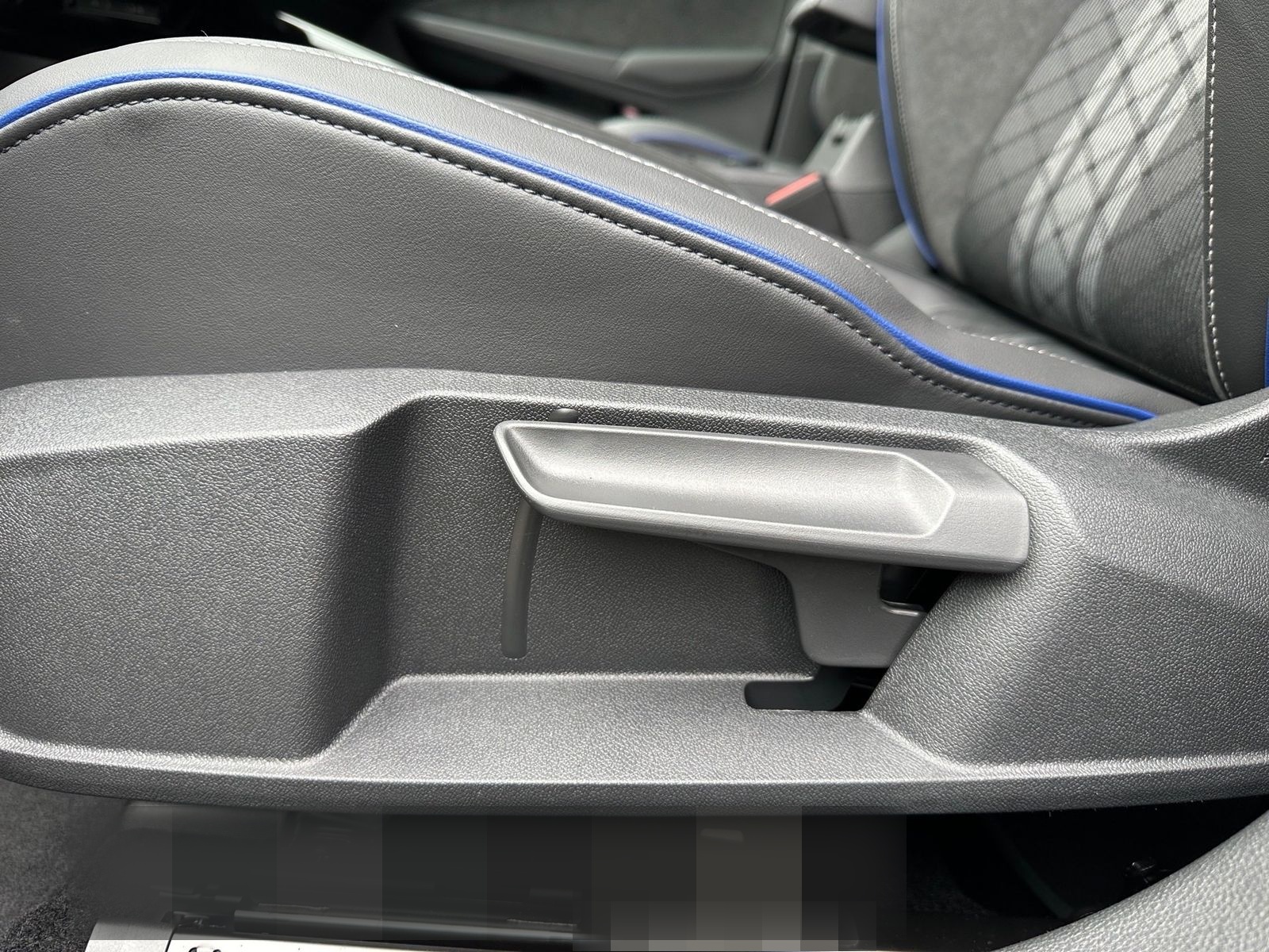 Volkswagen Golf 1.5 l eTSI DSG R-Line LED Kamera PDC LM foto 8