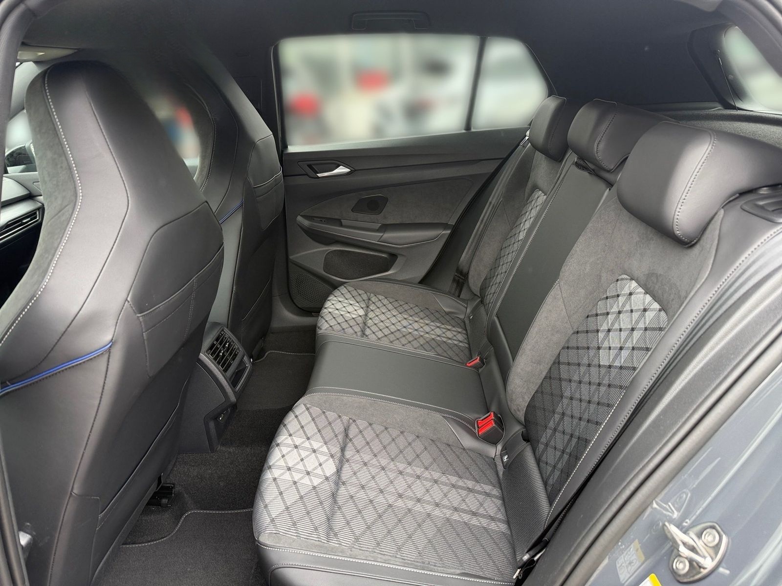 Volkswagen Golf 1.5 l eTSI DSG R-Line LED Kamera PDC LM foto 9