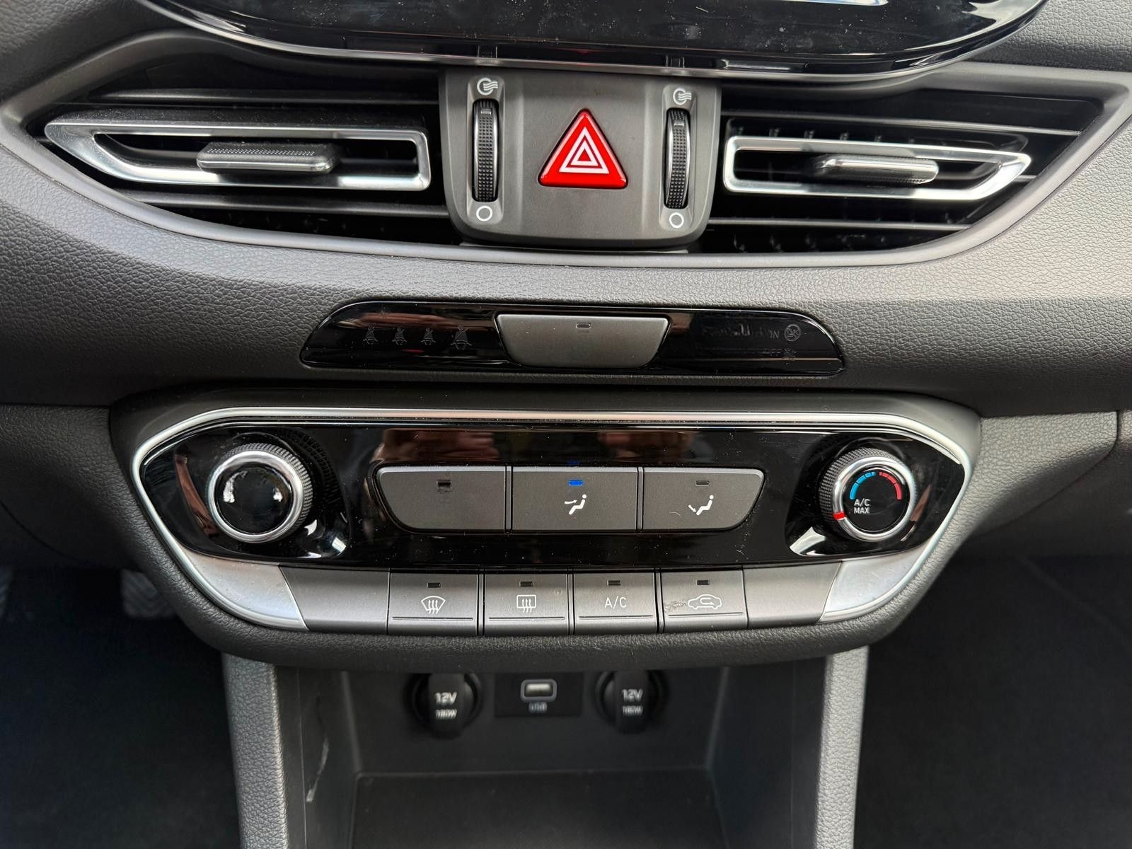 Hyundai i30 1.5 T-GDI Hybrid /KAMERA/TÜV NEU foto 19