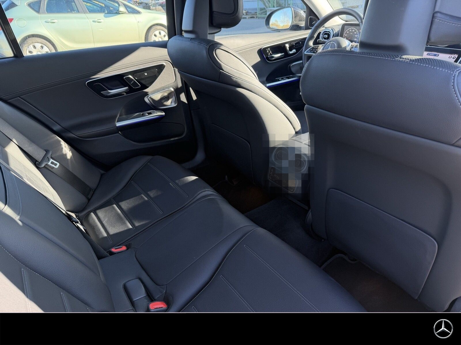 Mercedes-Benz C 300 e Dist Pano HUD DLight Burme Sitzklima Mem foto 4