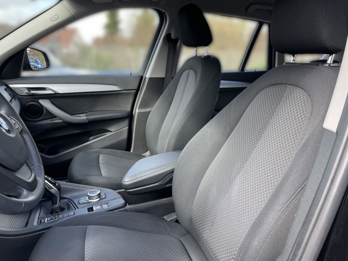 BMW X1 sDrive 18i Advantage NaviP PDC v+h Sitzh. foto 6