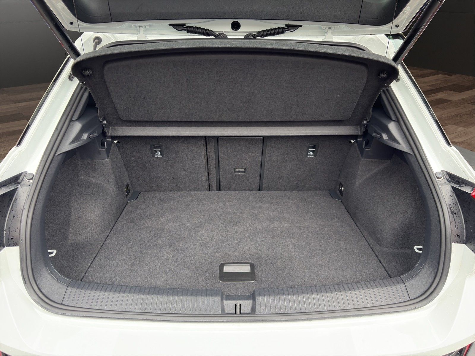 Volkswagen T-Roc 2.0TSI R-Line 4M DSG AHK+Matrix+Sthzg+Navi foto 17