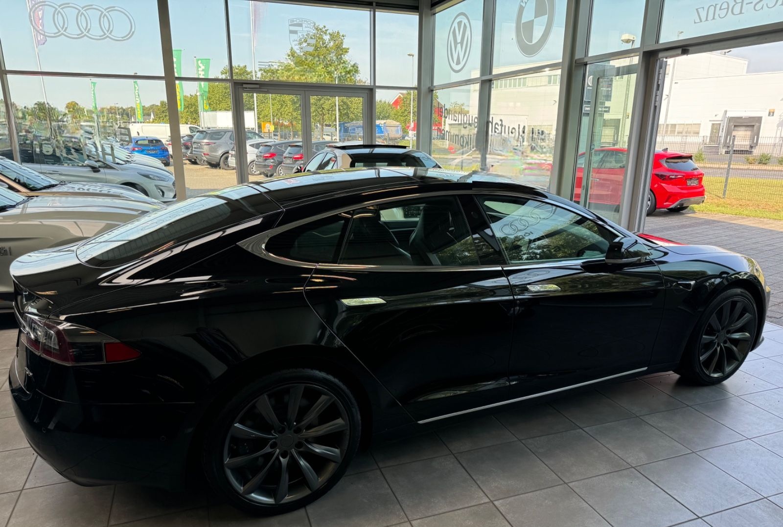 Tesla Model S /Panodach/20Zoll/Vollleder-Sportsitze foto 10