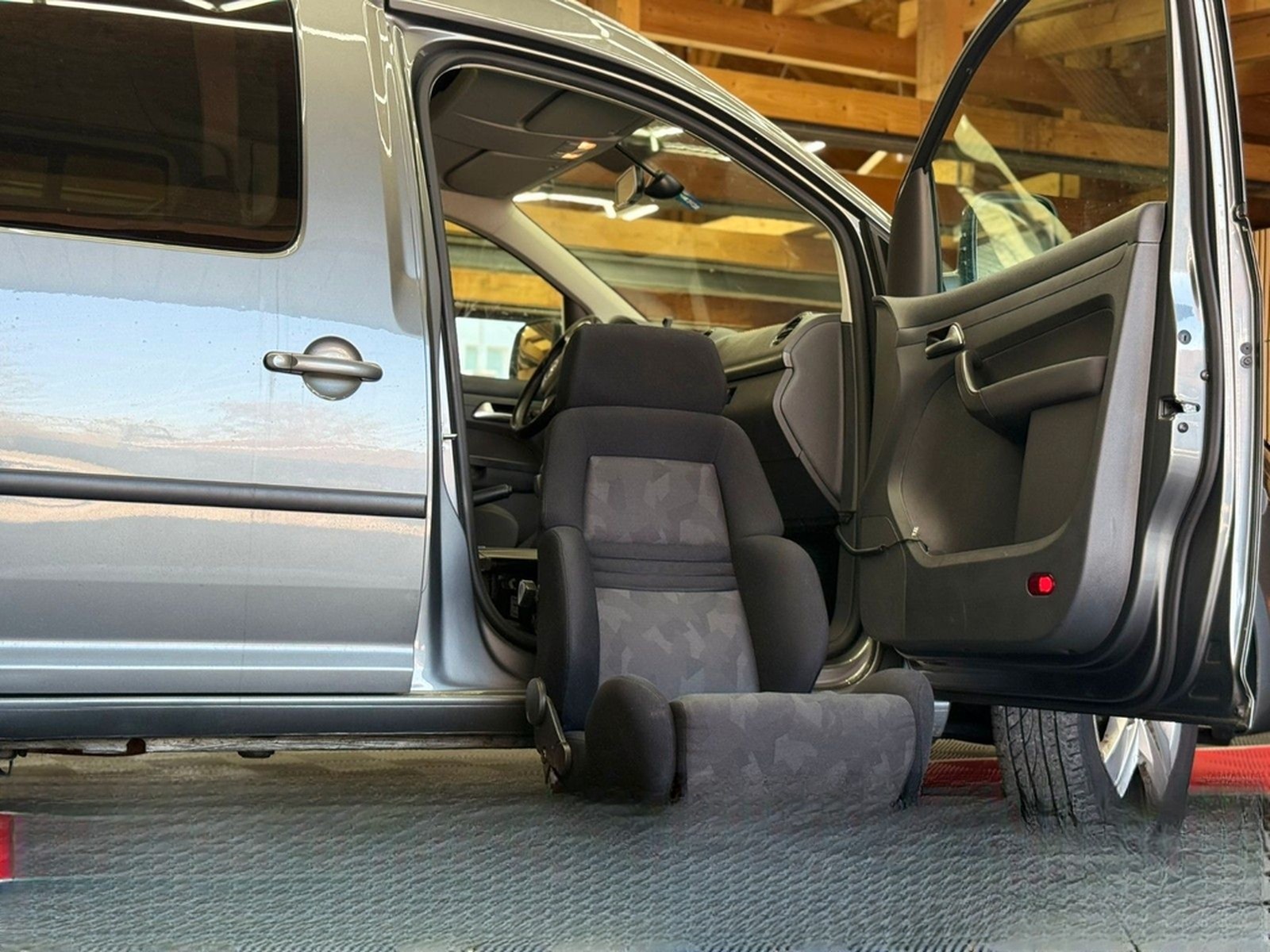 Volkswagen Caddy DSG Maxi Behindertengerecht-Elek.Sitz foto 3