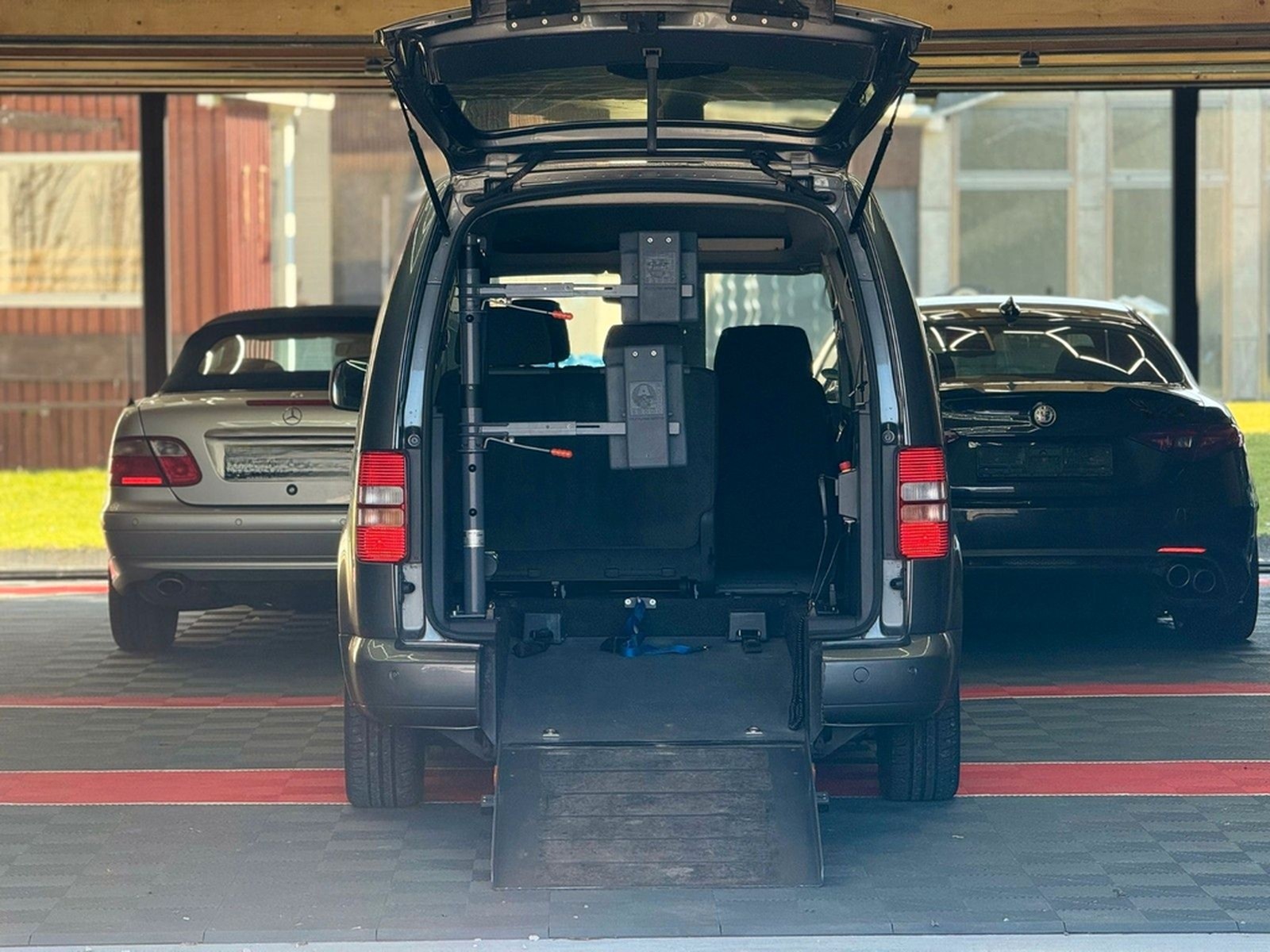 Volkswagen Caddy DSG Maxi Behindertengerecht-Elek.Sitz foto 37