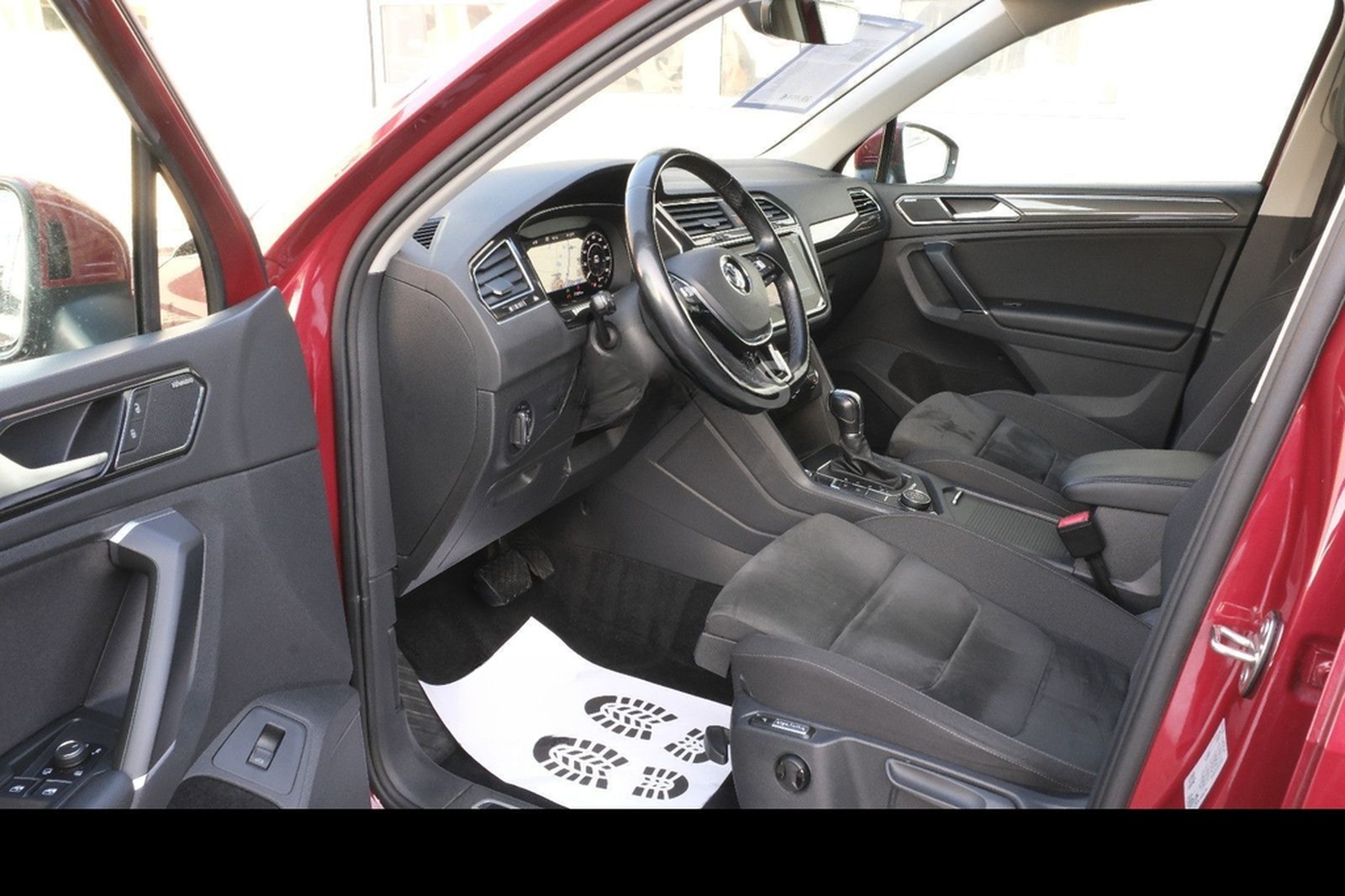 Volkswagen Tiguan 2.0 TSI DSG 4M. "R-Line"LED"AHK"StHz"VC" foto 17