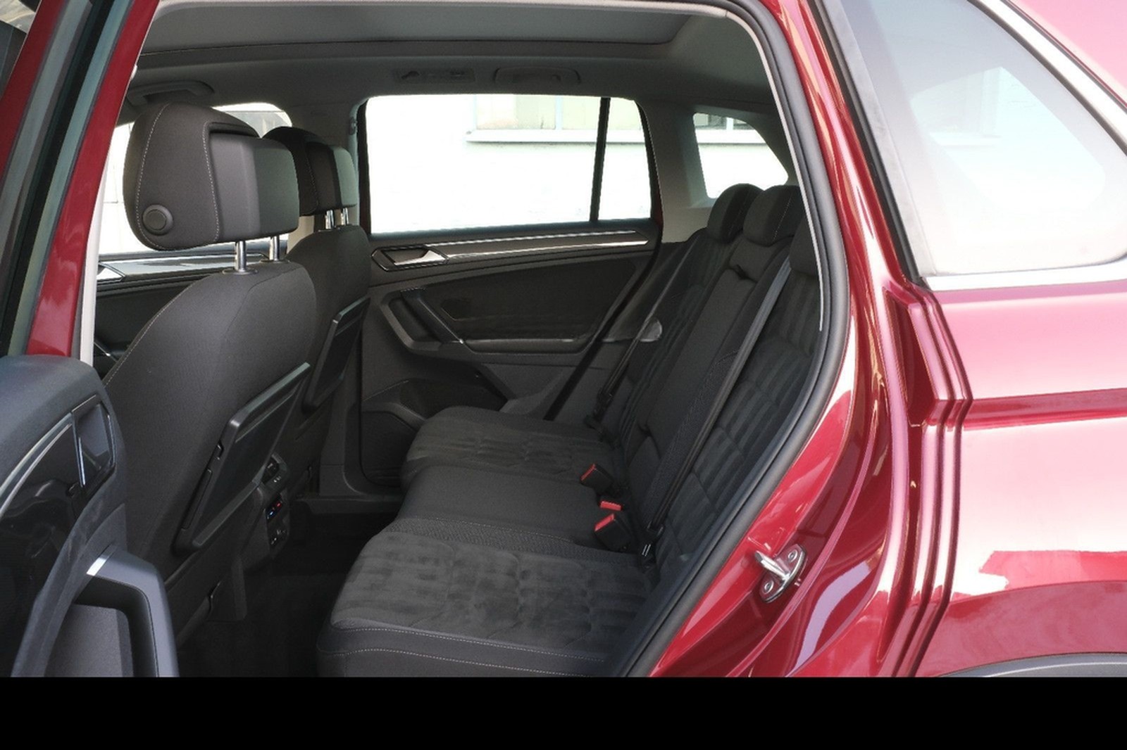 Volkswagen Tiguan 2.0 TSI DSG 4M. "R-Line"LED"AHK"StHz"VC" foto 24