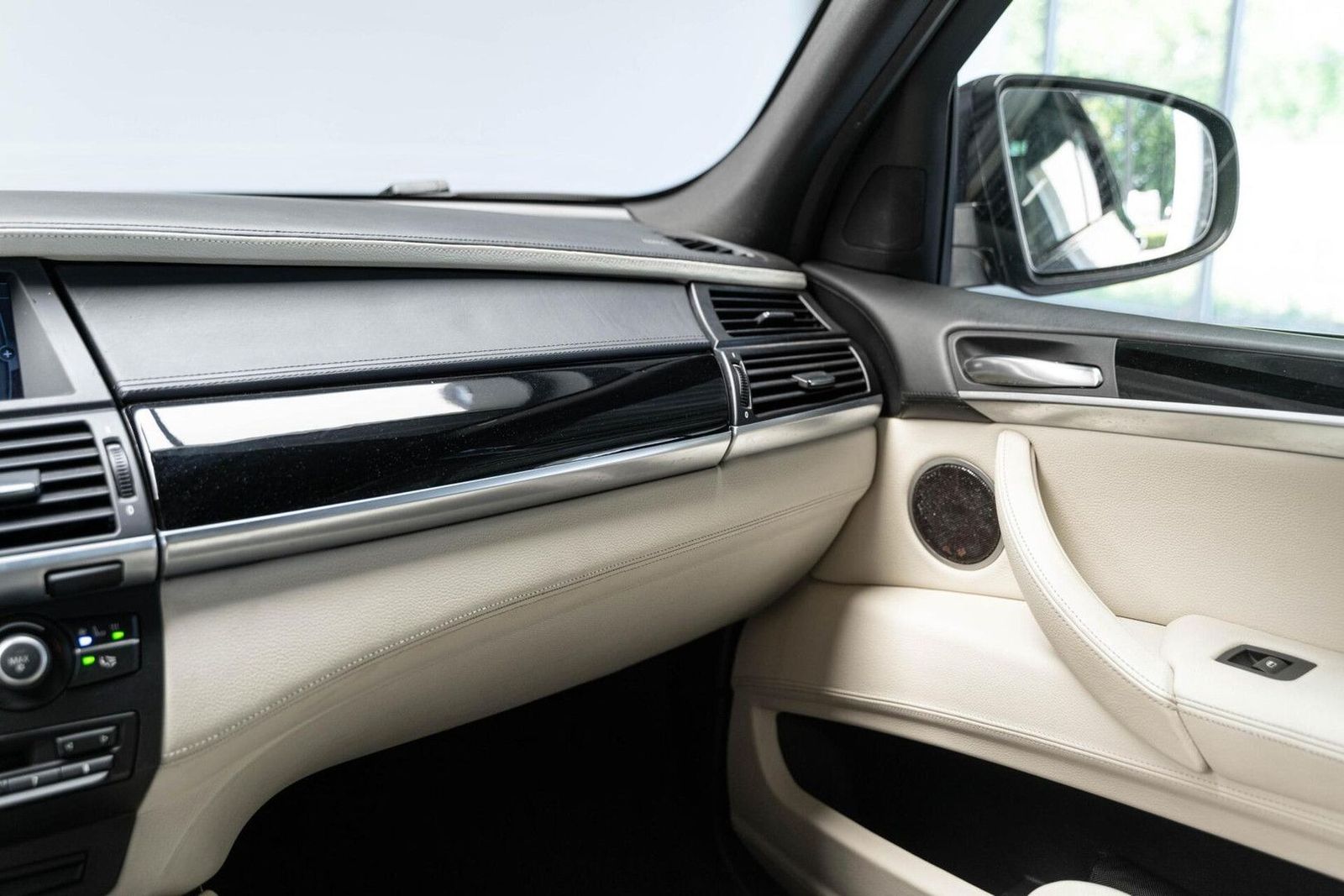 BMW X5 4.4i M 556 PK Akrapovic Full Option foto 17